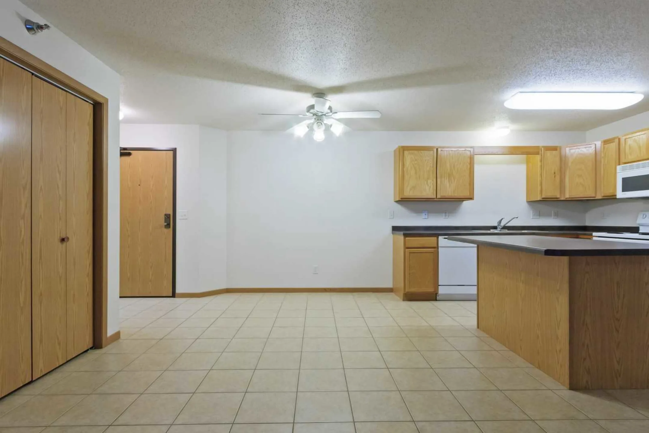 Dining Room - The Woods Apartments - Fargo, ND