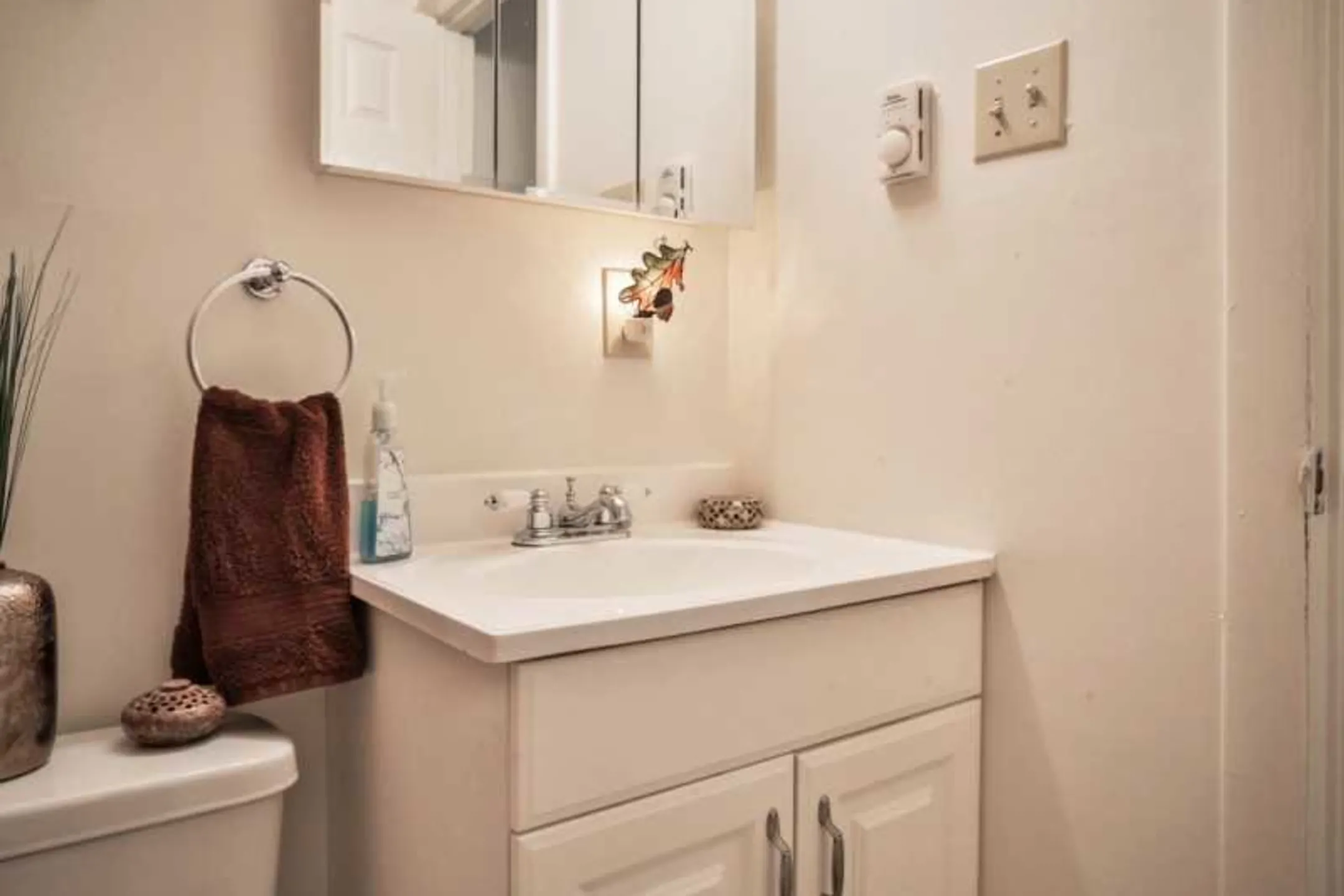 Bathroom - High Ridge Apartments - Dover, NH