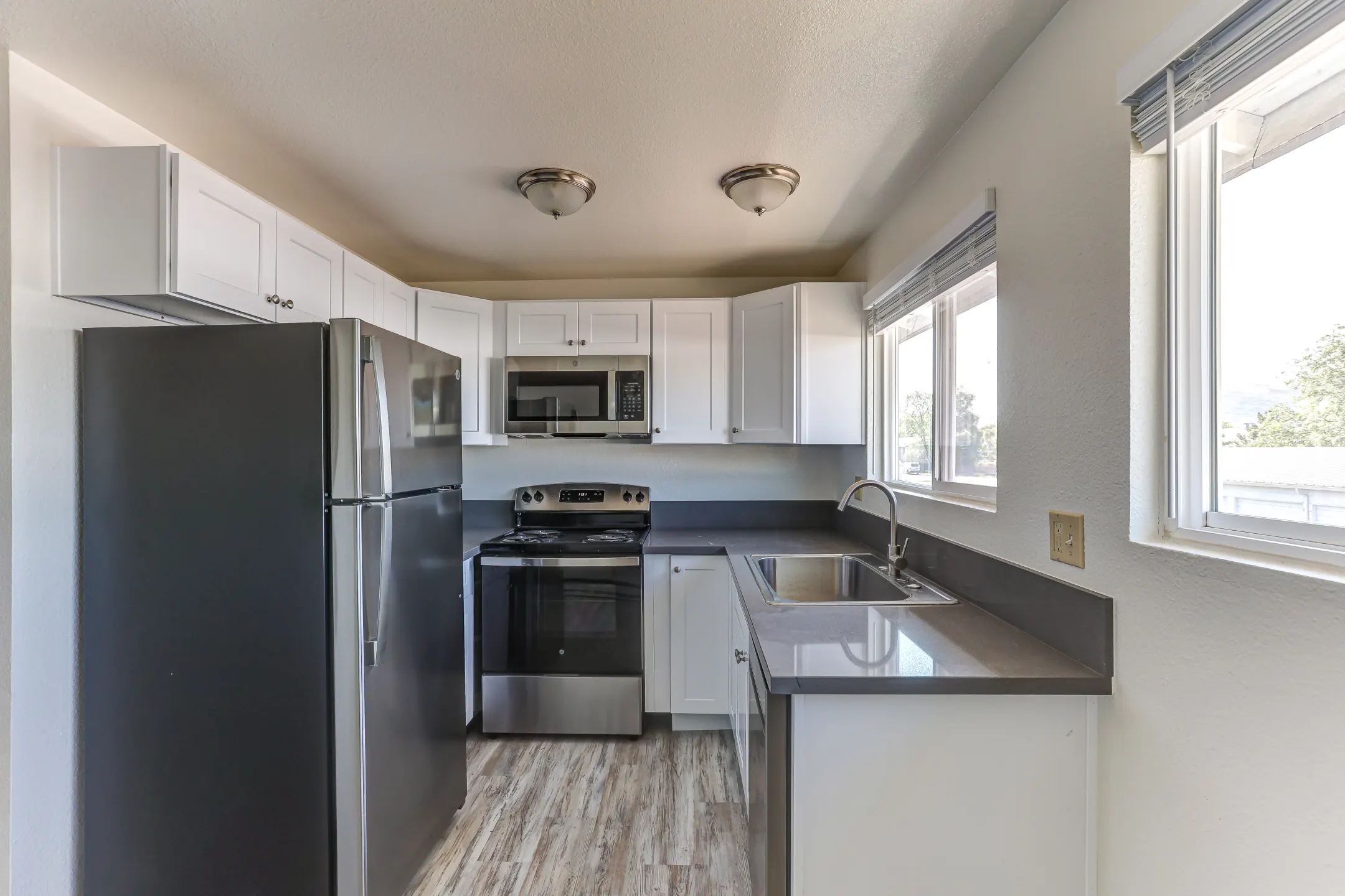 Kitchen - Sierra View Townhomes - Carson City, NV
