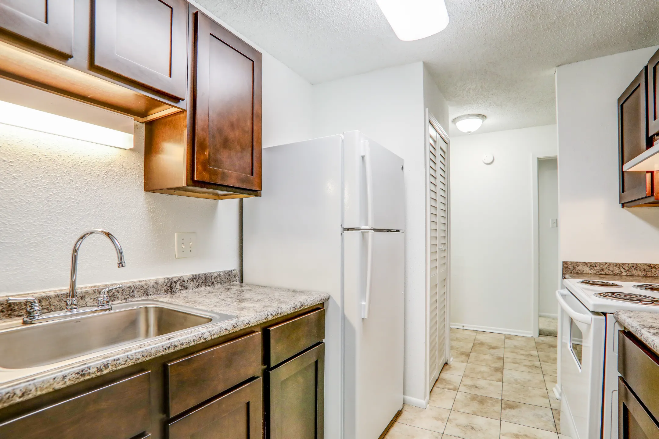 Ormond Plantation Apartments - Destrehan, LA 70047