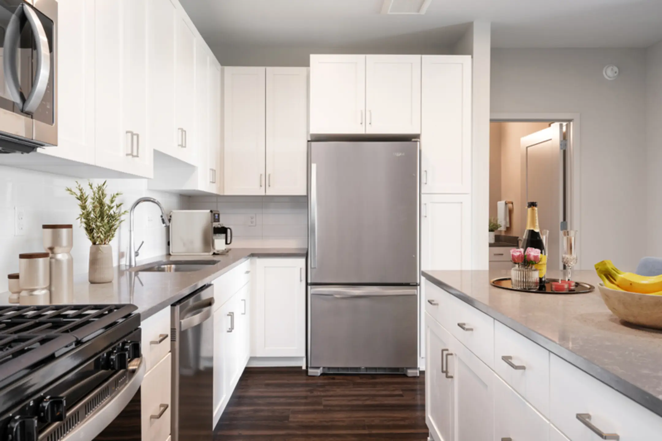 Viking Lakes Residences Apartments Eagan, MN 55121