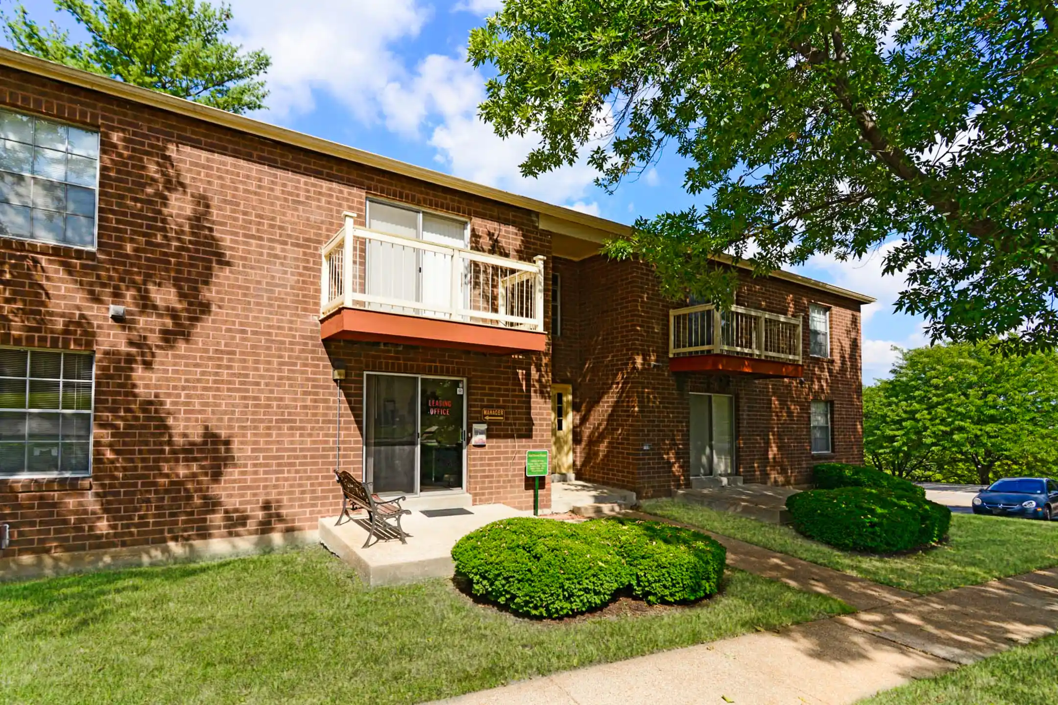 Half Moon Village Apartments St Louis