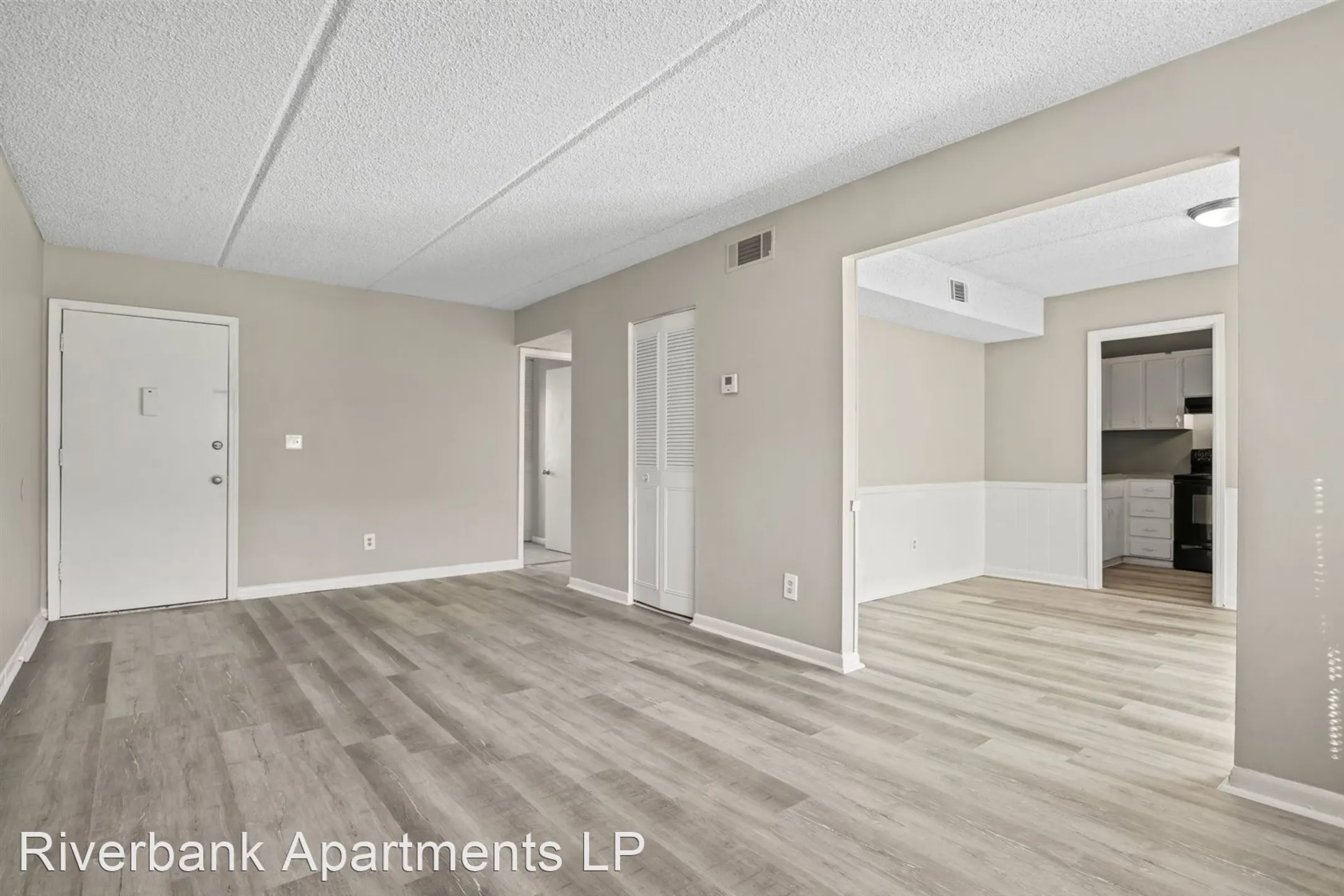 Patio / Deck - Riverbank Apartment Homes - Jacksonville, FL