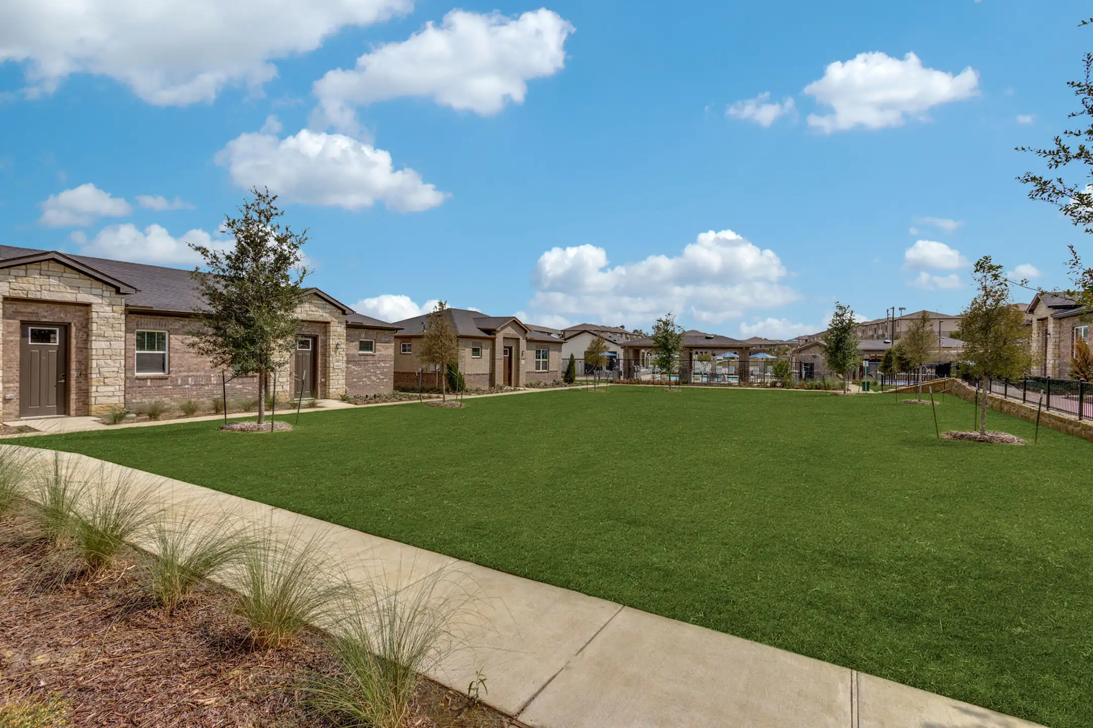 Yardly Dechman Apartments - Grand Prairie, TX 75052