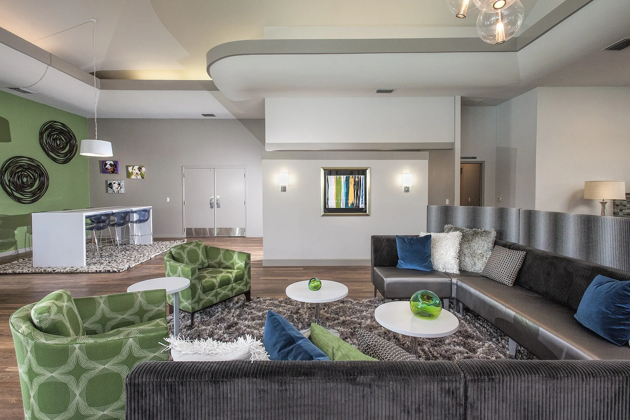 Living Room - Deer Valley Apartments - Roseville, CA