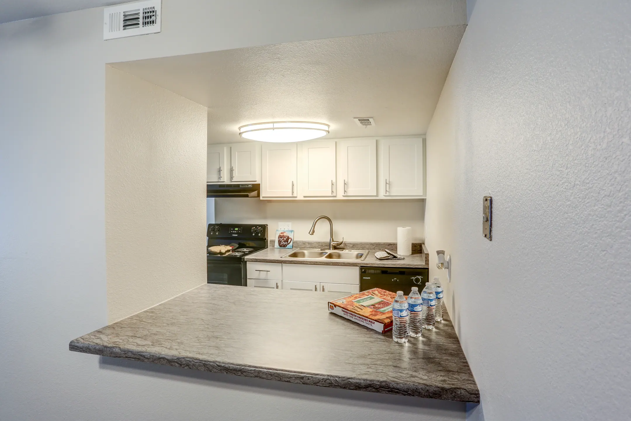 Kitchen - Holladay on Ninth Apartments - Salt Lake City, UT