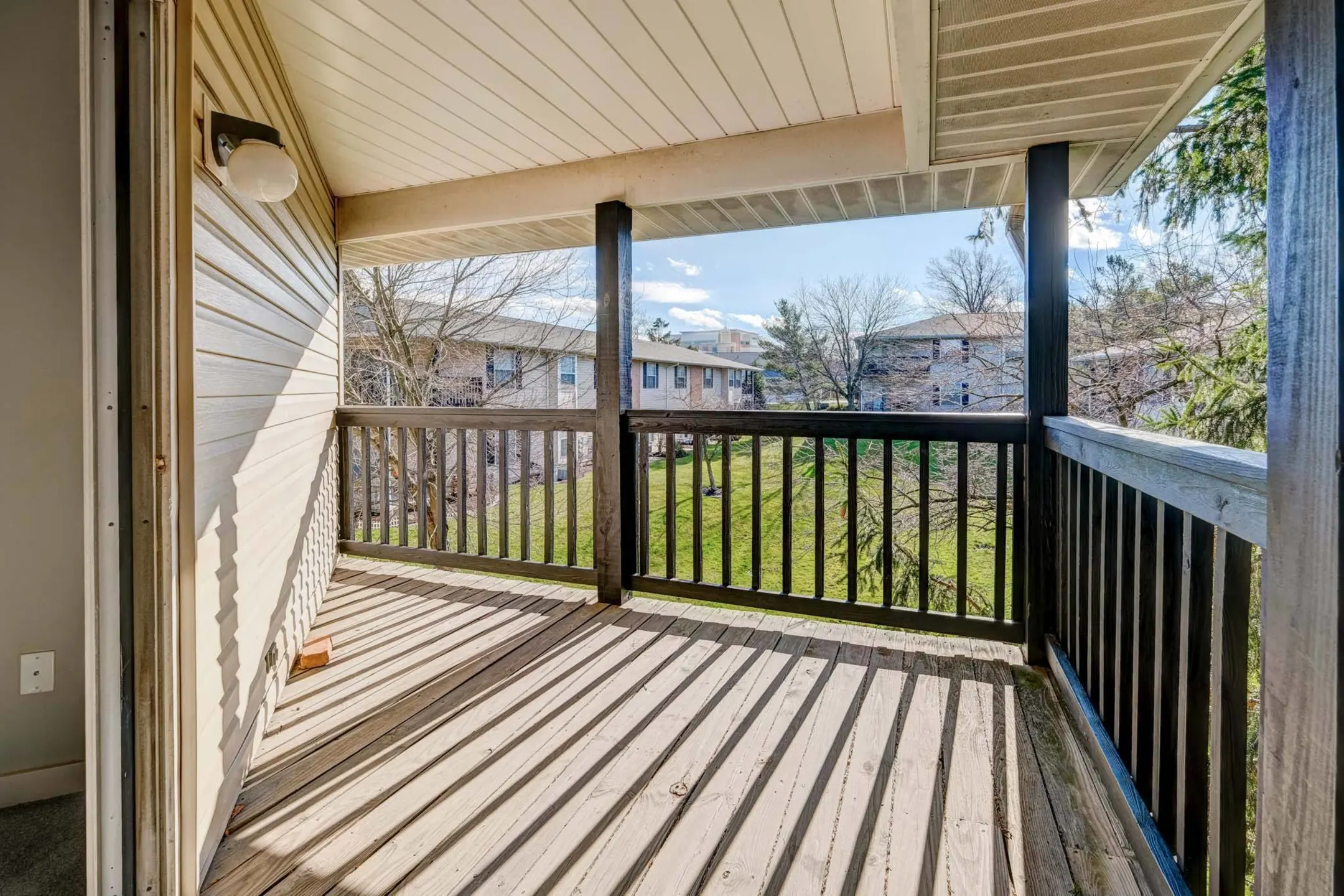 Winfield Commons 25850 Detroit Rd Westlake, OH Apartments for Rent