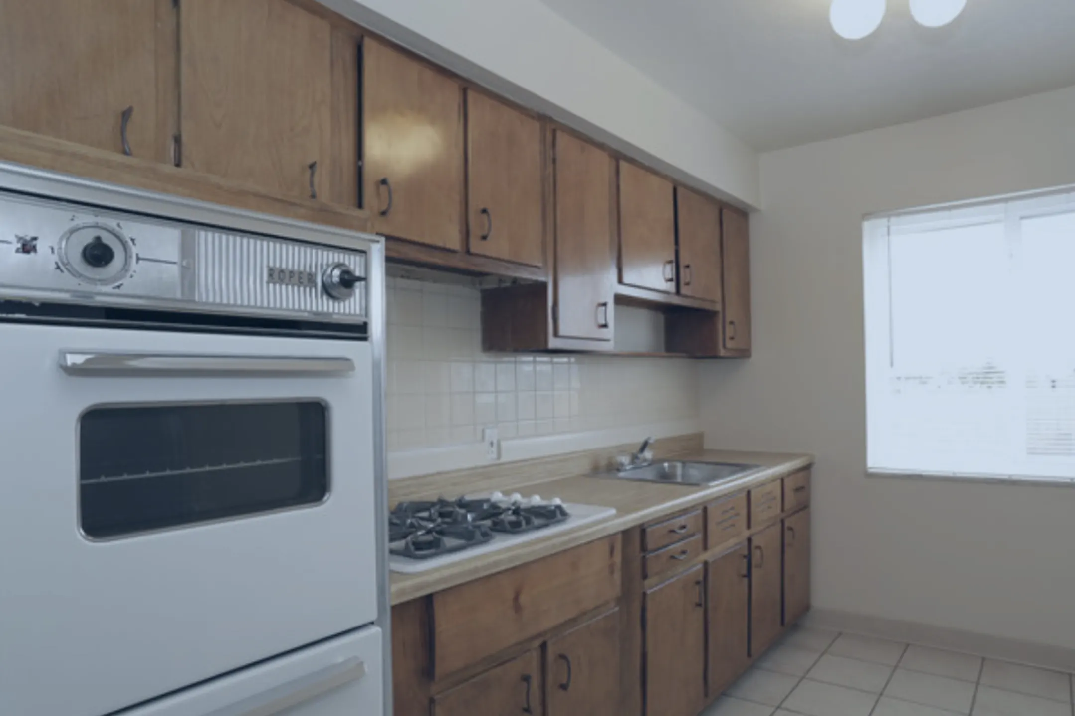 Kitchen - Stoneybrook Apartments - Bedford, OH