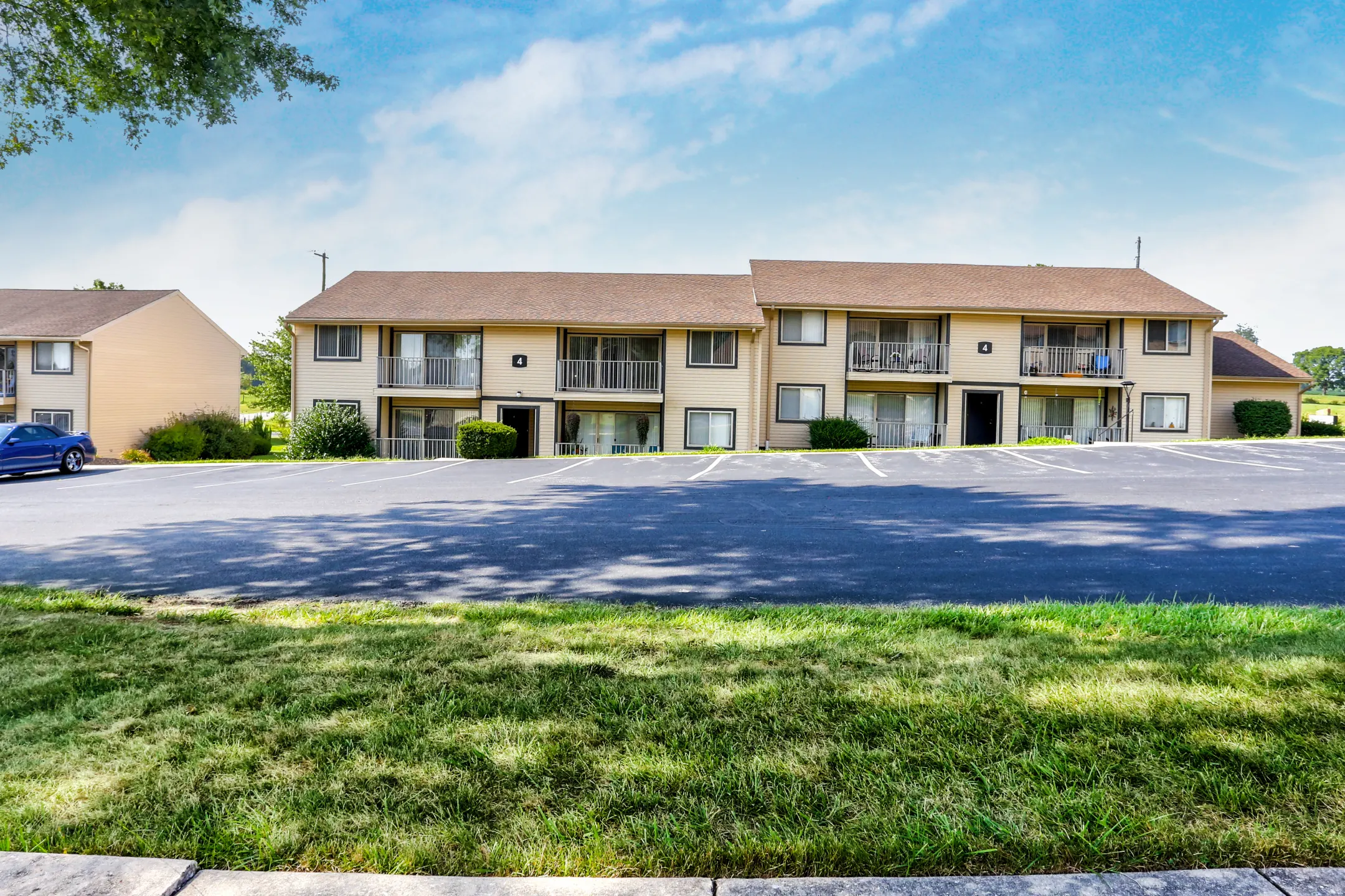 Rolling Hills Apartments - 1701 Taxville Rd 