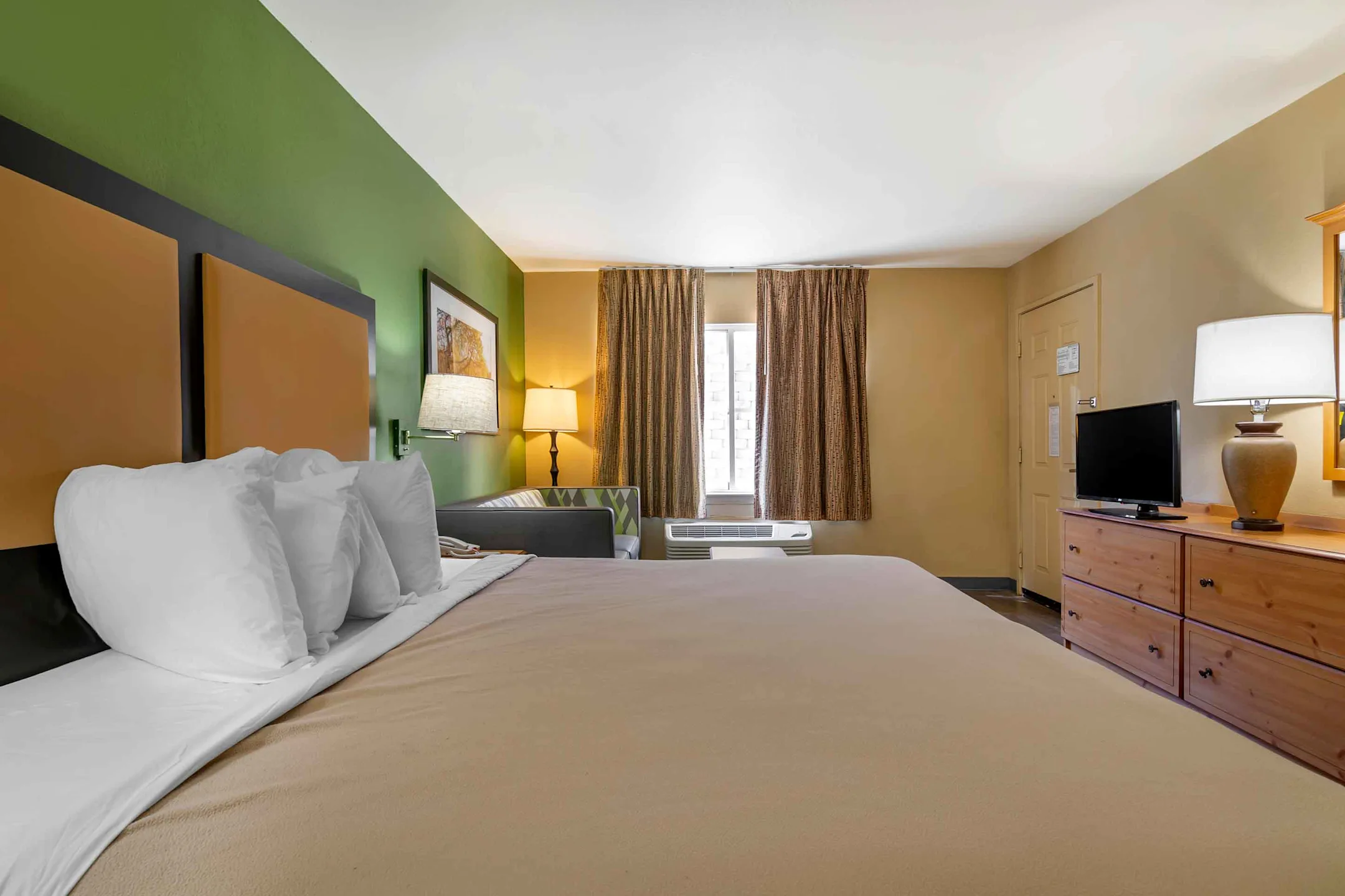 Furnished Studio Kansas City Shawnee Mission Apartments Merriam, KS 66202