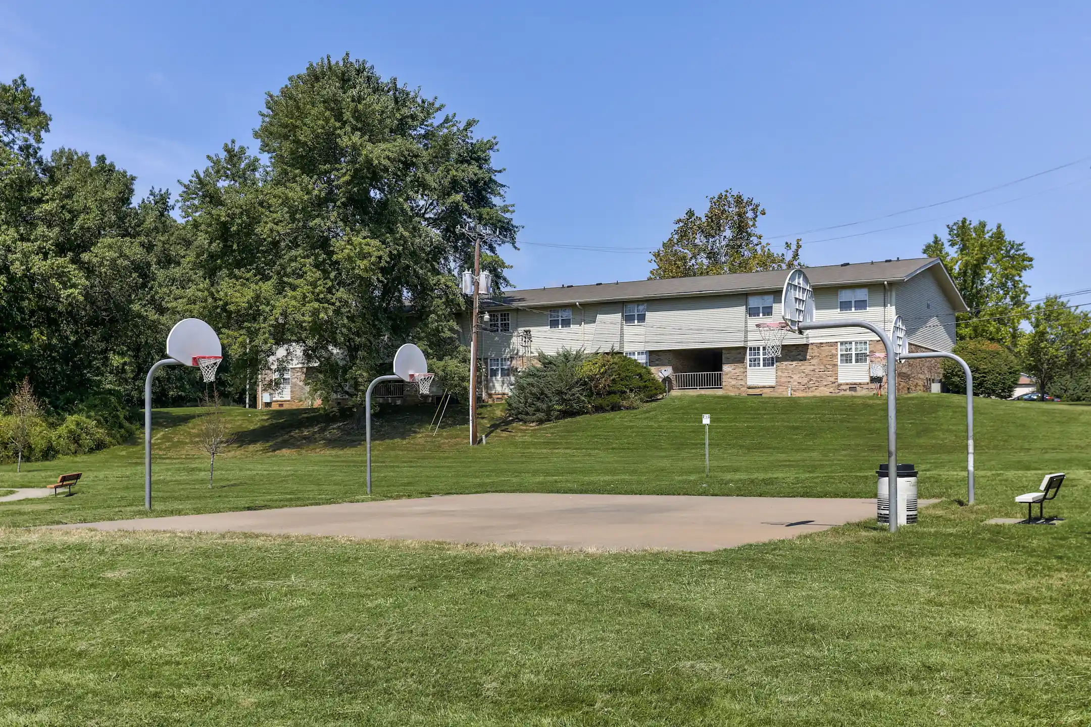 Lexington Village Apartments Clarksville, TN 37042