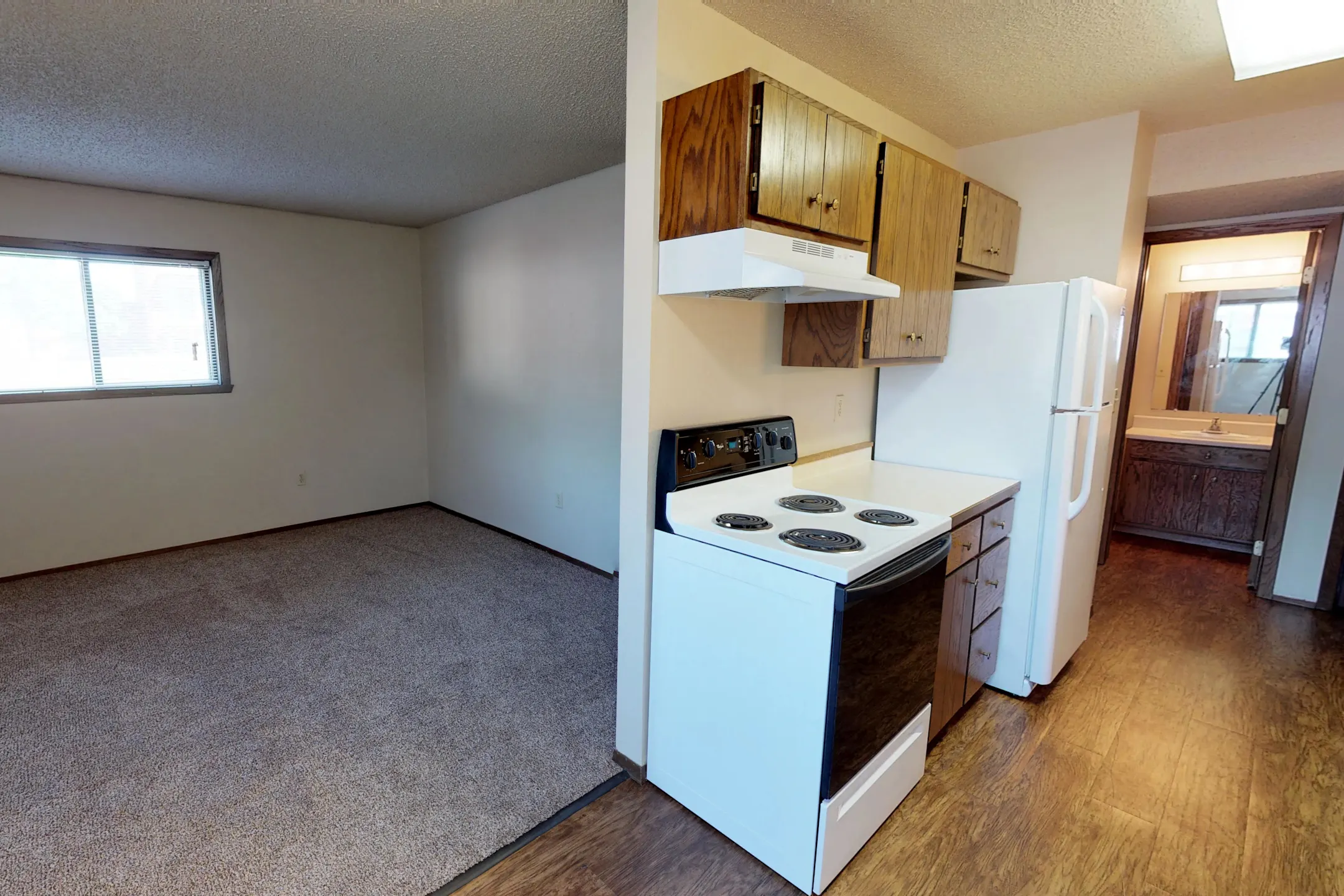 Kitchen - Oakwood Estates - Sioux Falls, SD