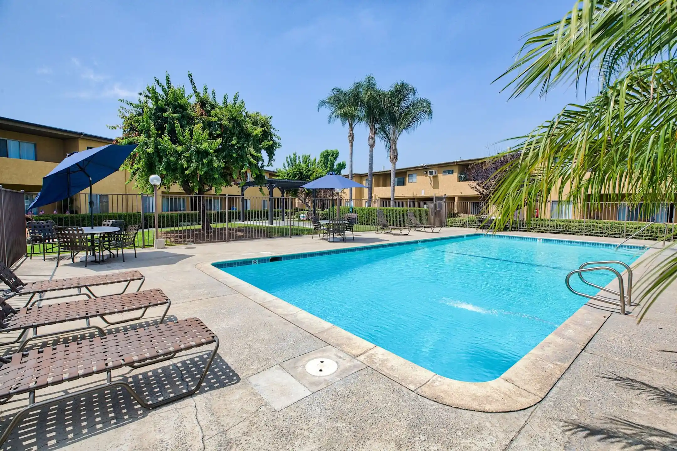 Citrus Park Apartment Homes 320 S Citrus St West Covina, CA