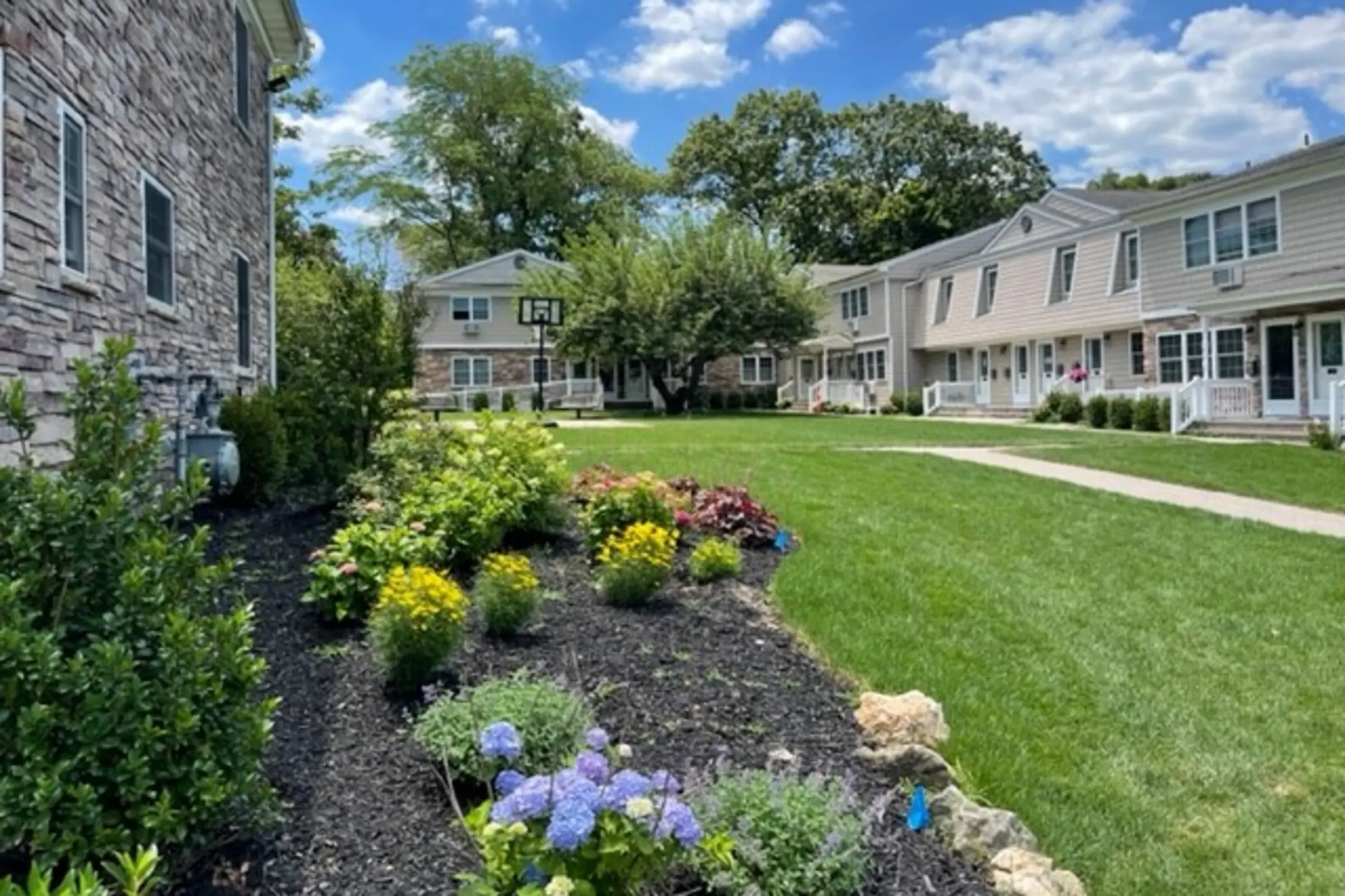 Fairfield Village At Commack Apartments Commack, NY 11725