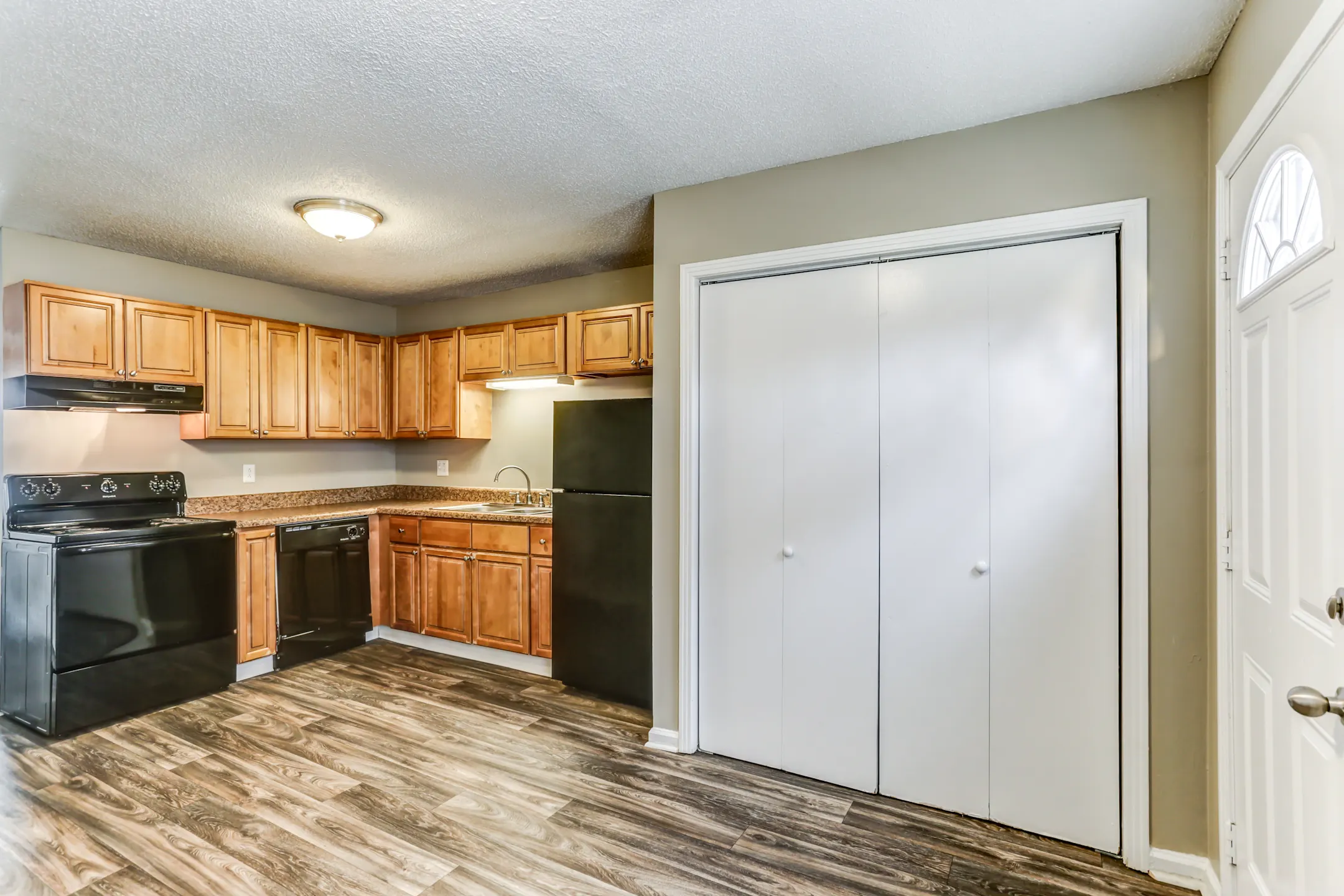 Lexington Village Apartments Clarksville, TN 37042