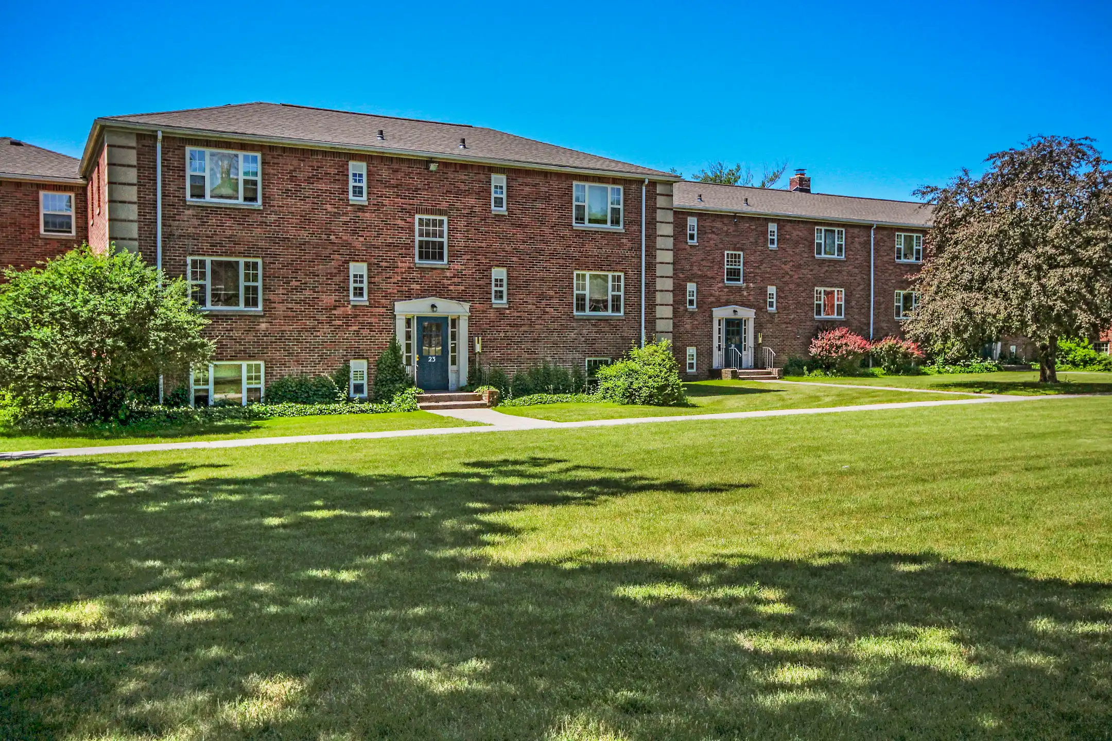 Elmwood Manor Apartments 329 Lilac Drive Rochester, NY for Rent