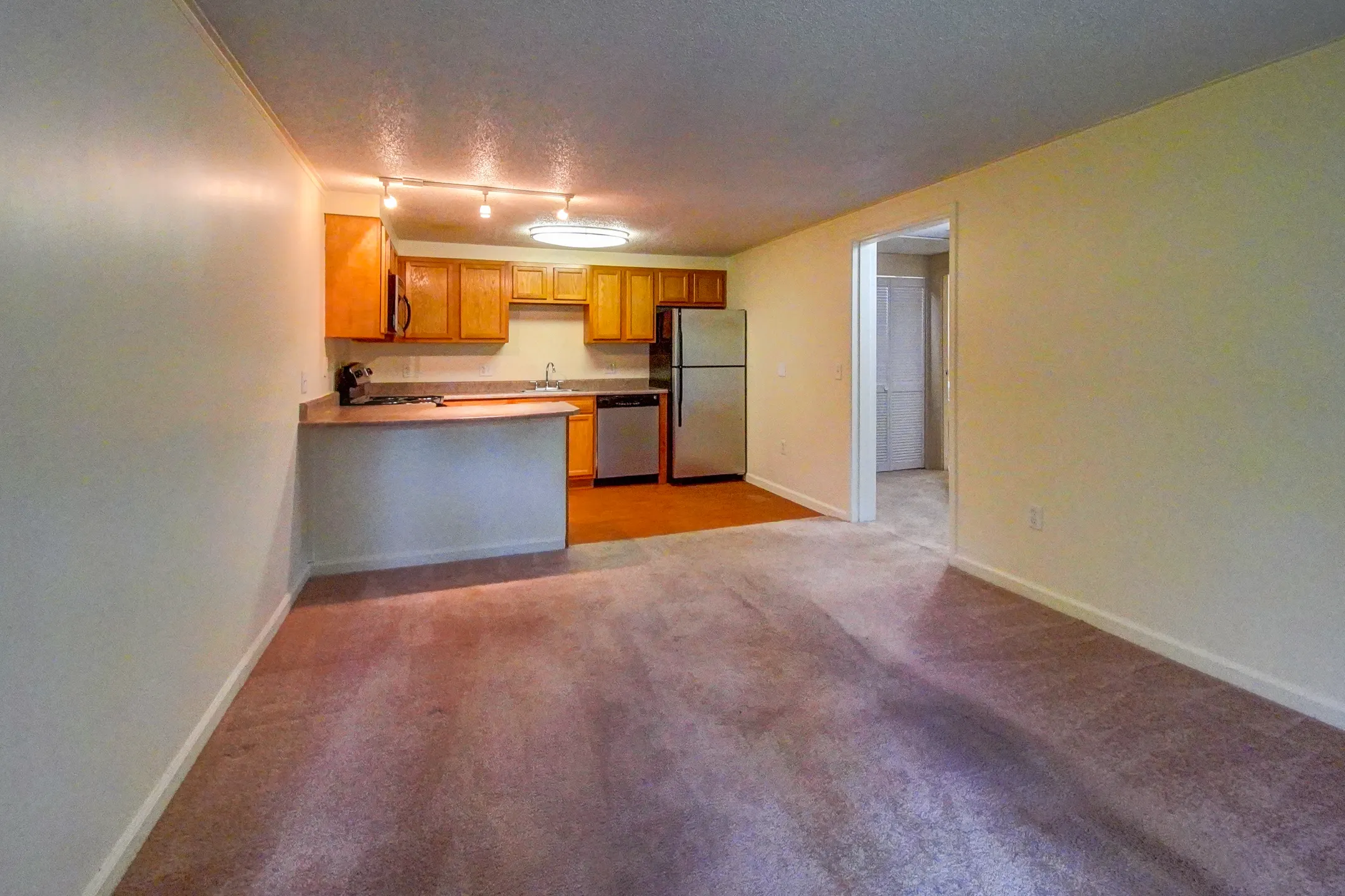 Fox Brook Townhomes 5278 Swstrn Blvd Hamburg, NY Apartments for