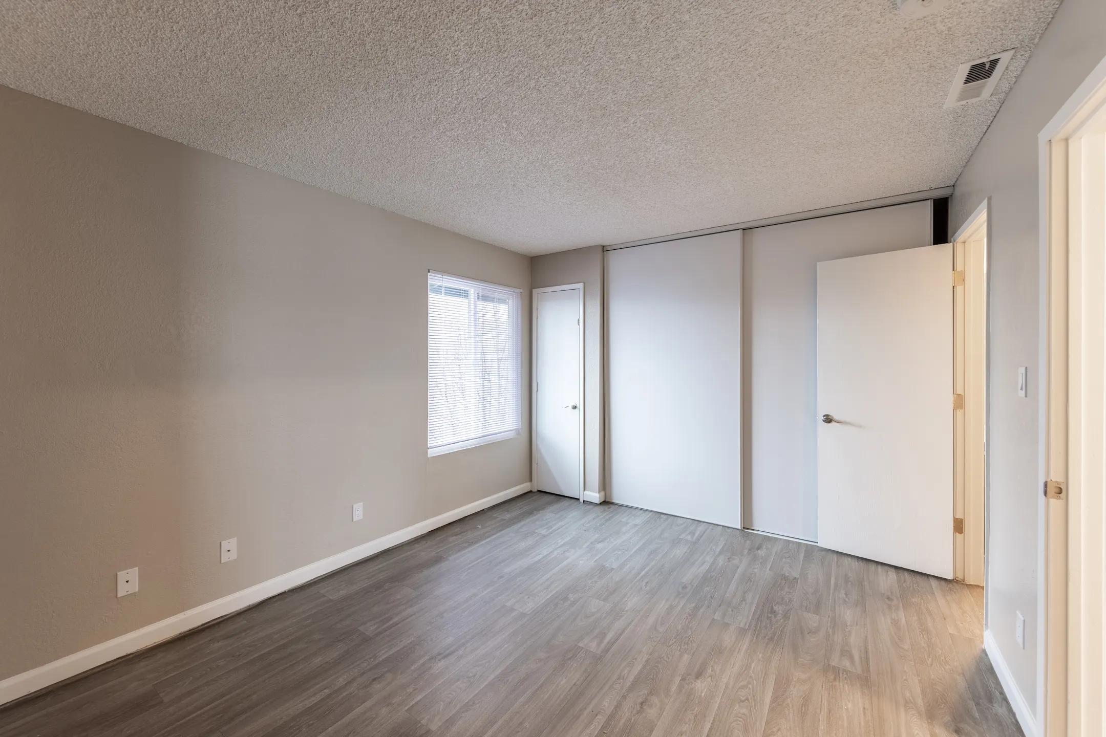 Living Room - Kirman Garden - Reno, NV