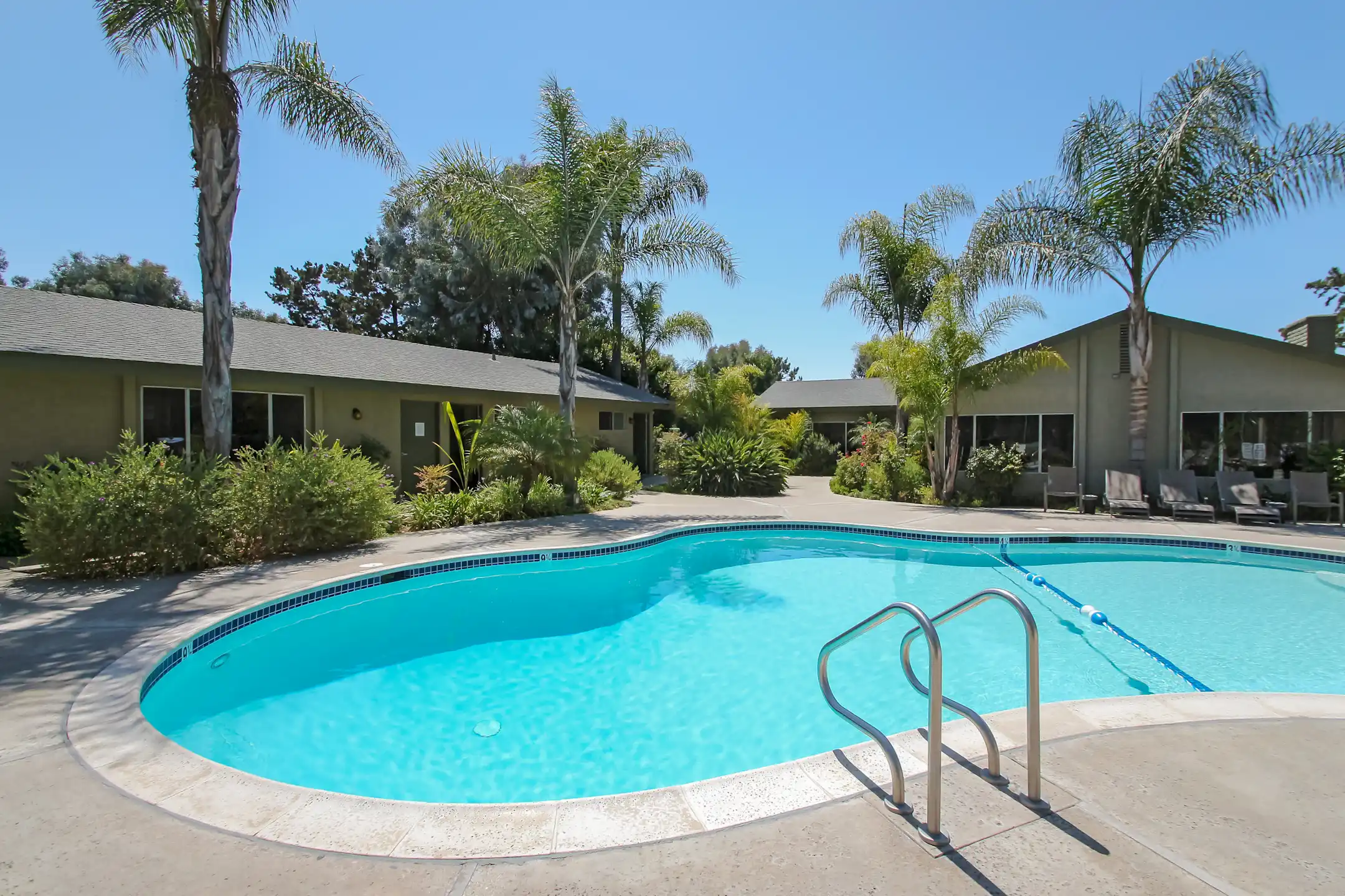 Oak Manor Apartments Vista, CA 92084