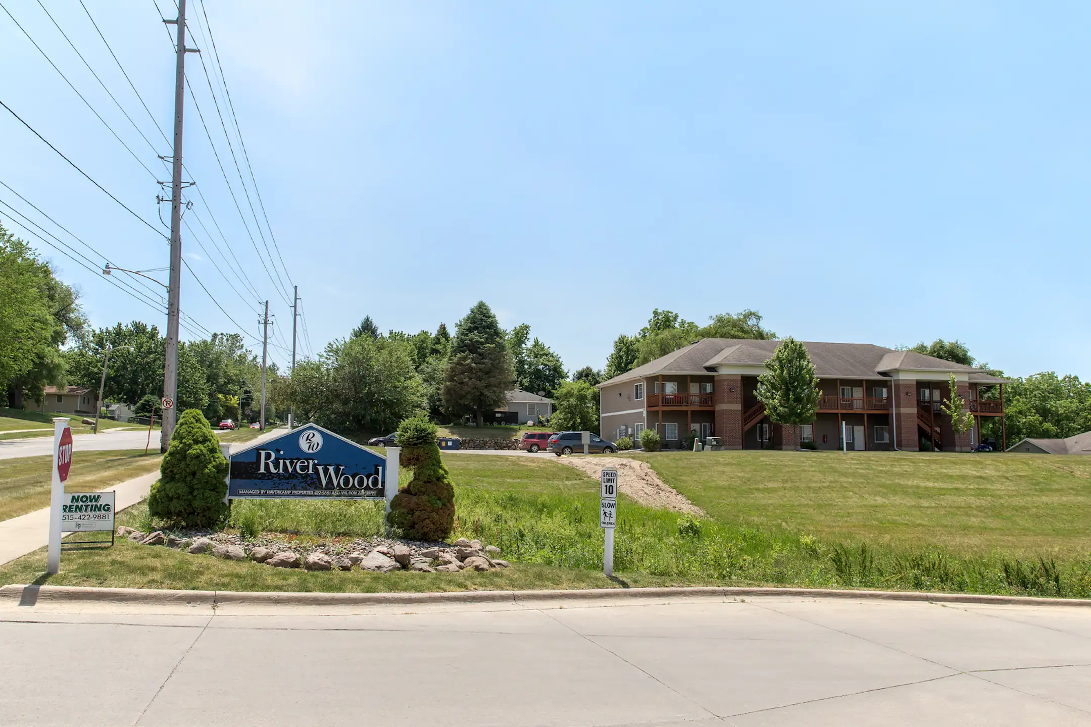 Riverwood Apartments 660 N Pleasant Hill Blvd Pleasant Hill, IA