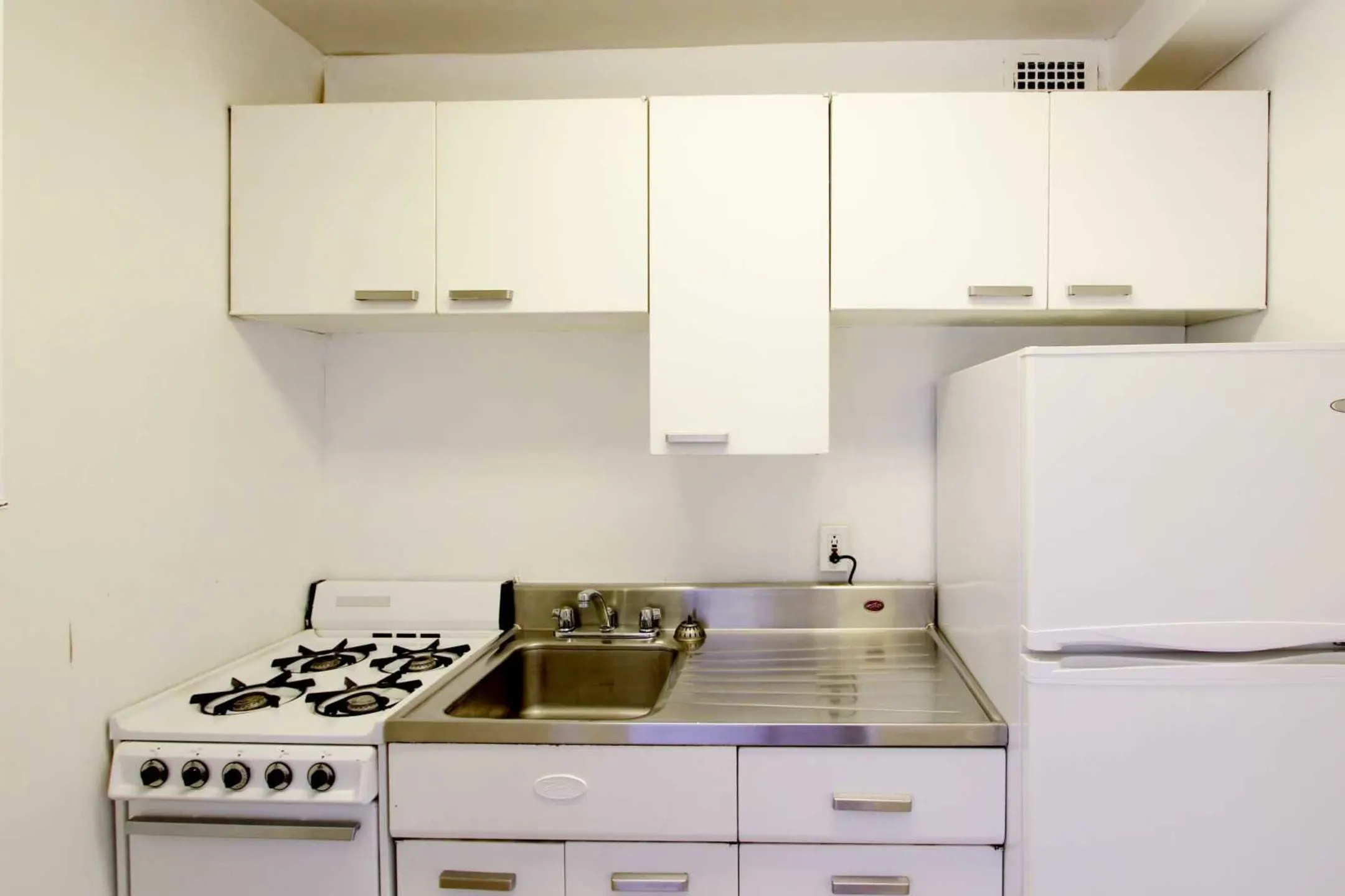 Kitchen - Kennilworth Apartments - Pittsburgh, PA
