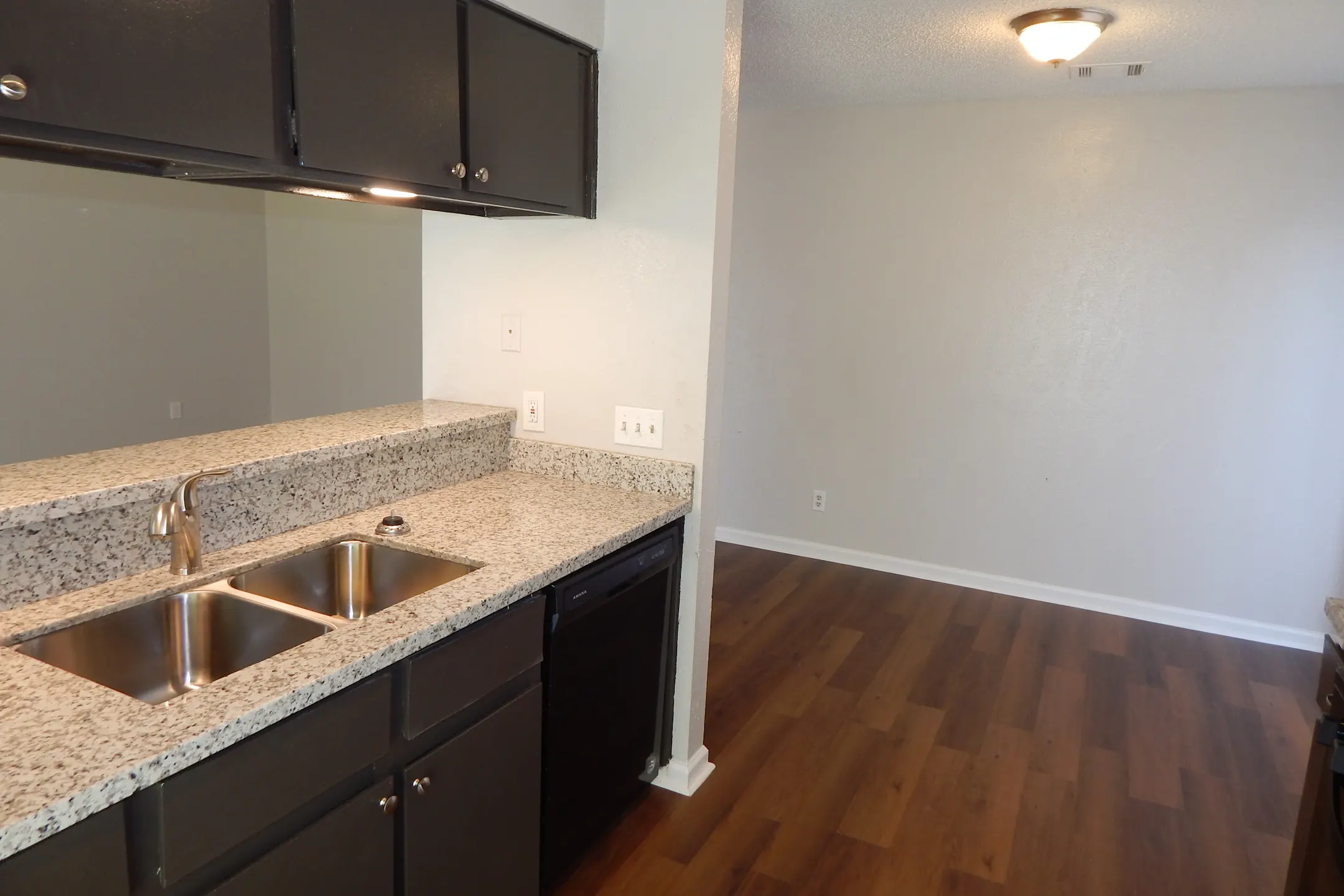 River Oaks Apartments 205 Northpointe Avenue La Grange, TX