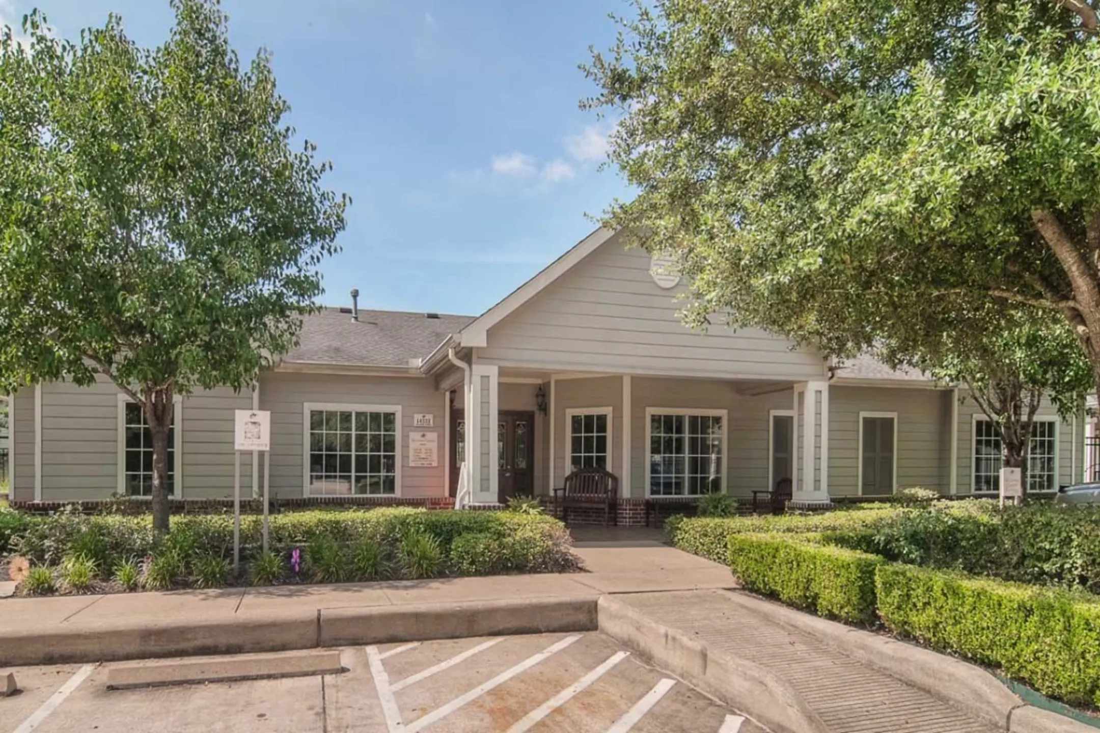 park-at-woodwind-lakes-14333-philippine-st-houston-tx-apartments