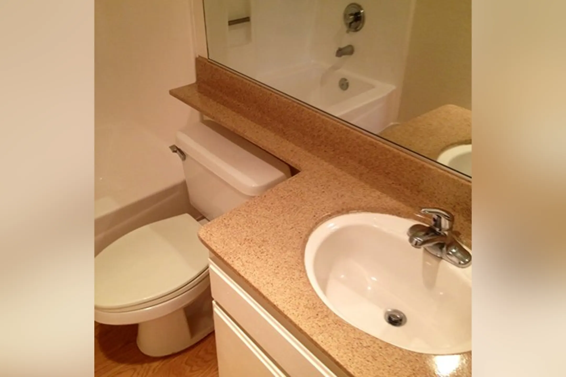 Bathroom - Villa del Sol Apartments - Chatsworth, CA