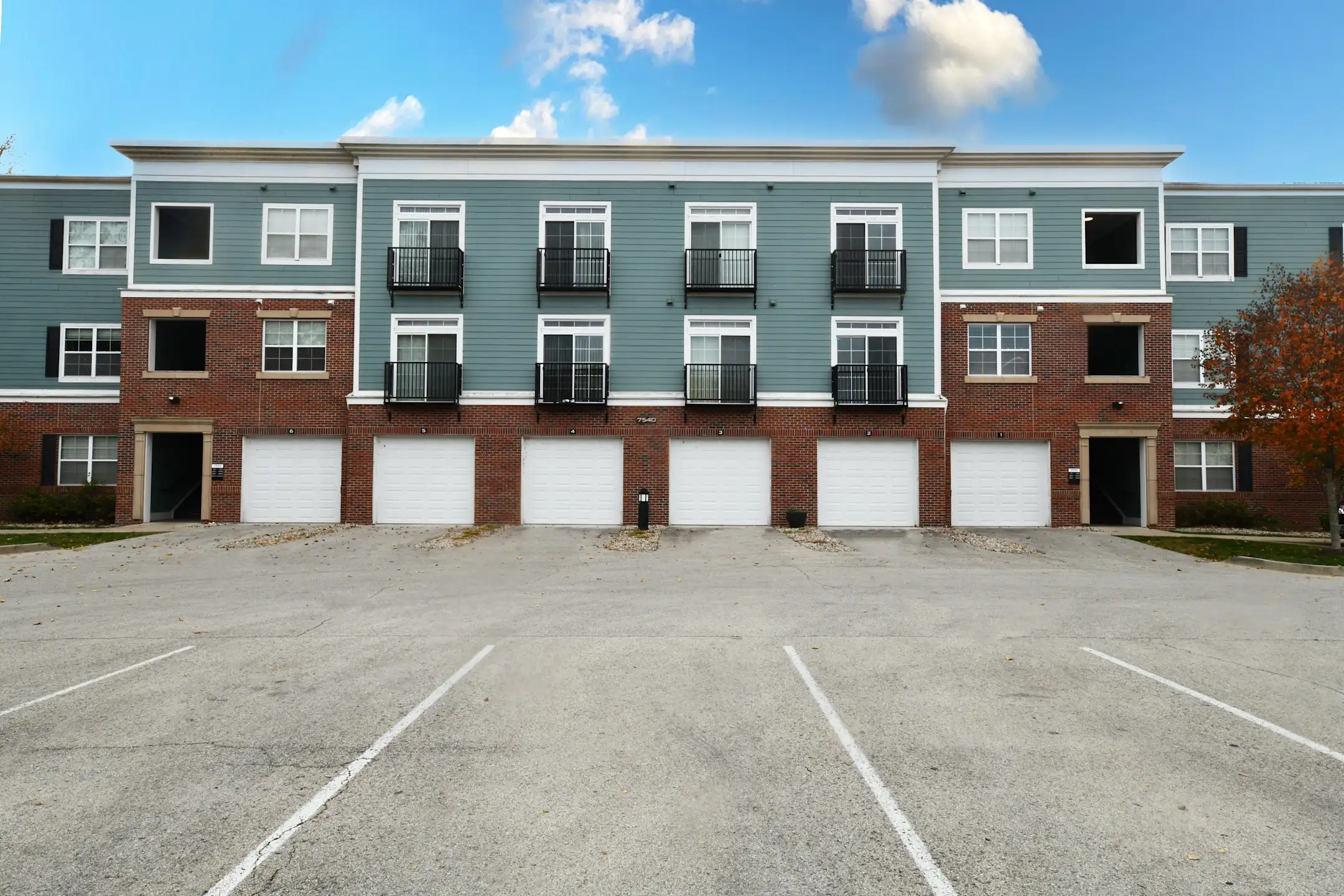 Building - Solana Apartments At The Crossing - Indianapolis, IN