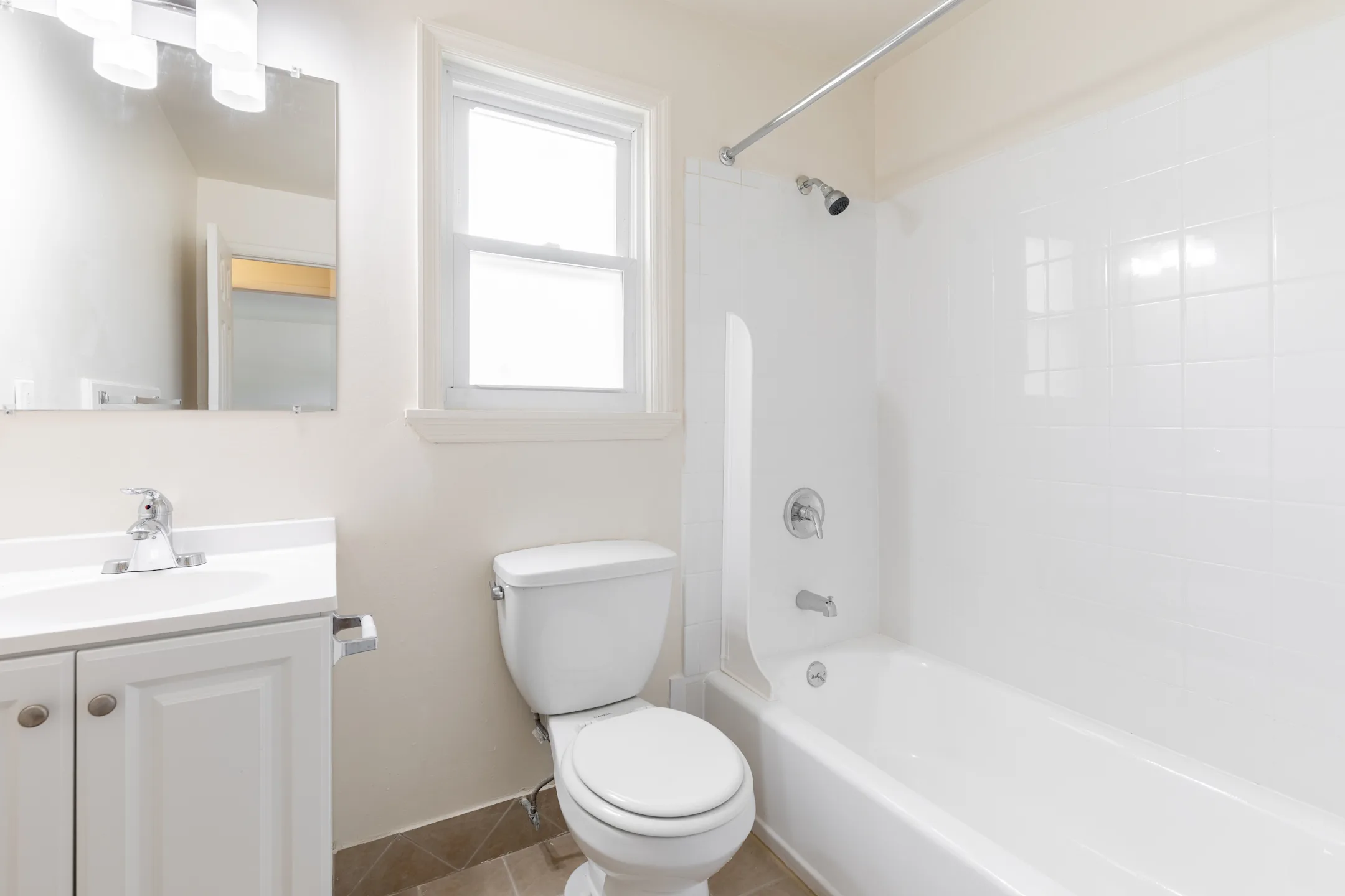 Country Manor Apartments 700 Stratford Ln Middletown, NY Apartments