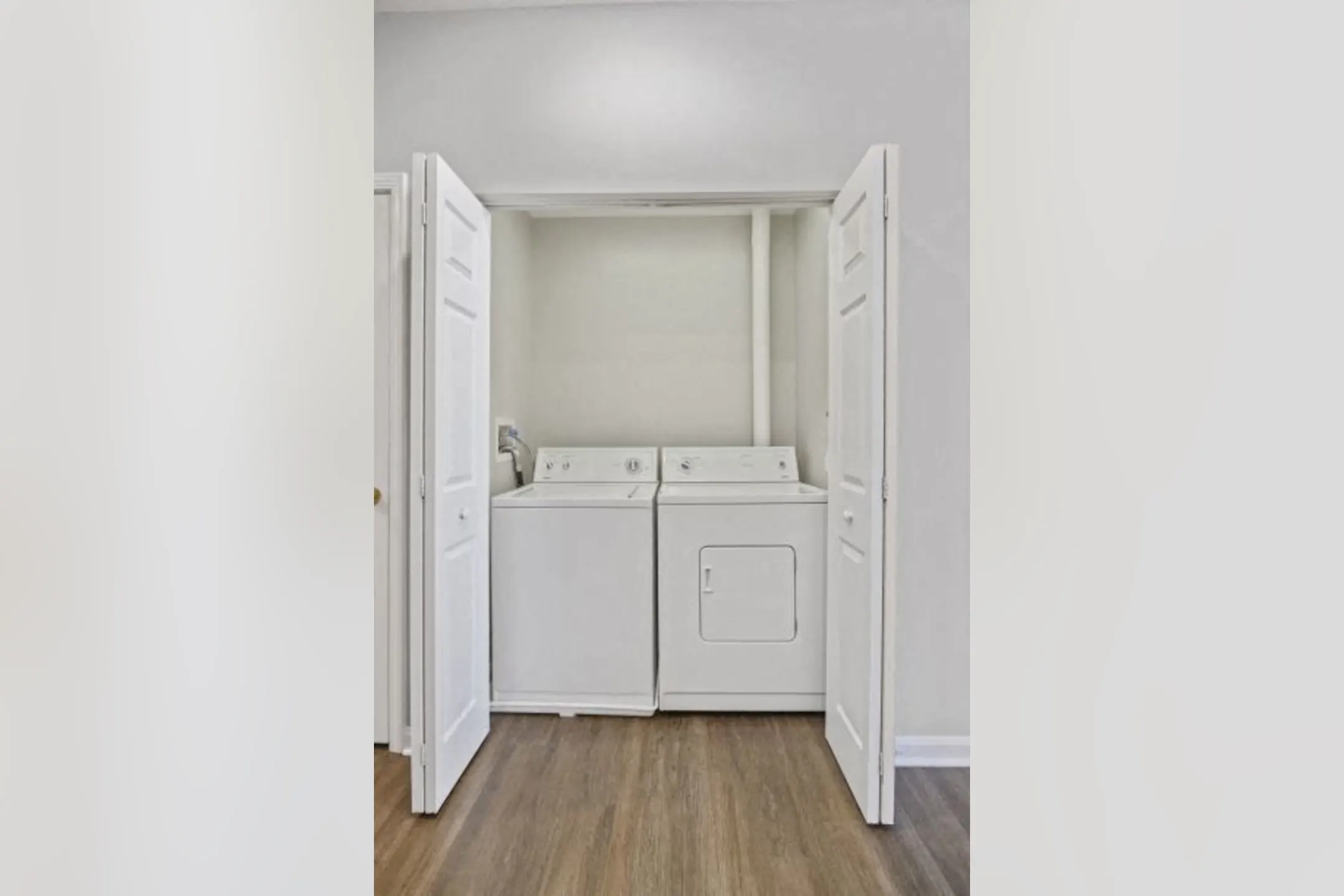 Linden at Martinsburg 1100 Myna Court Martinsburg, WV Apartments