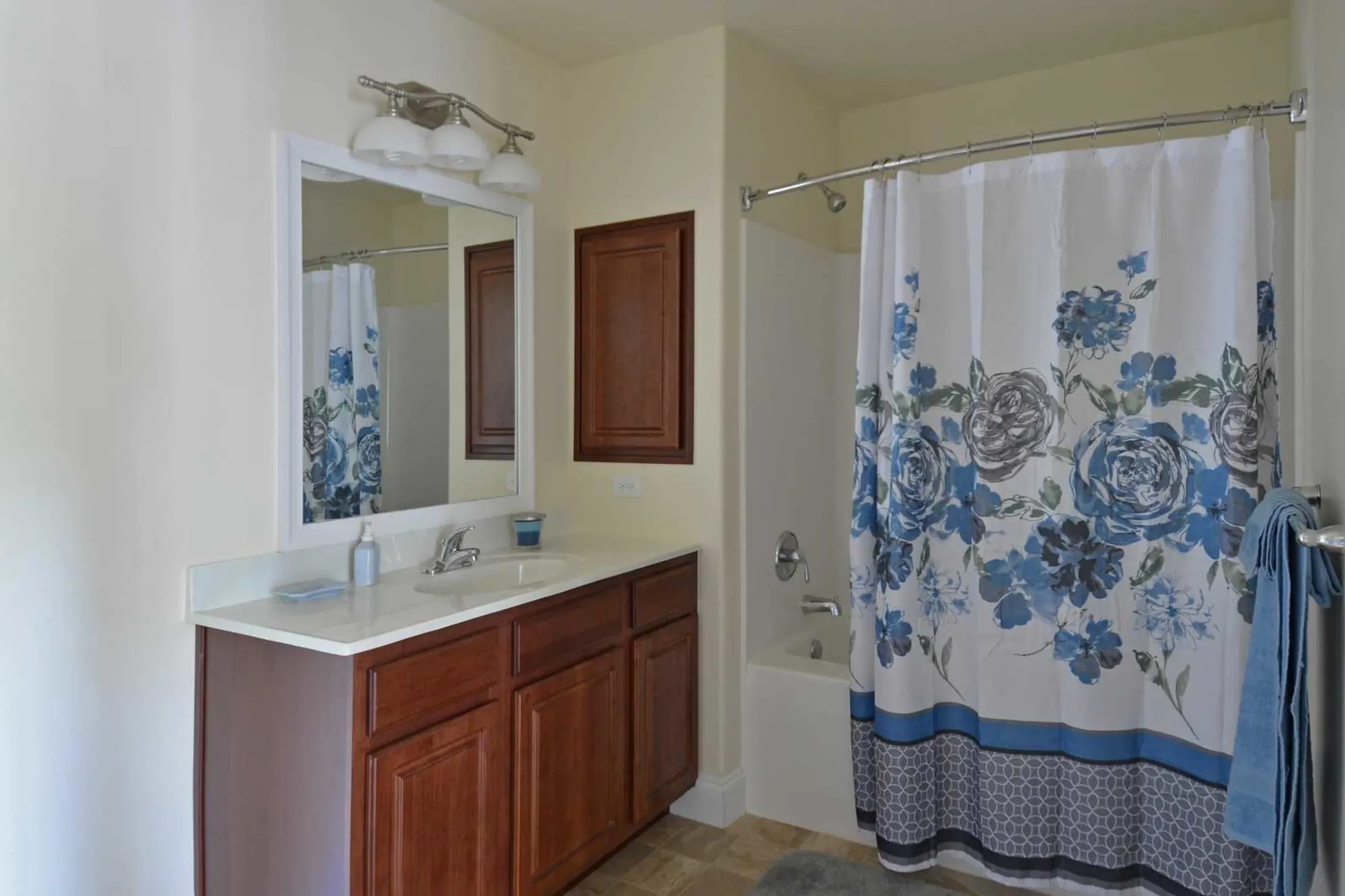 Bathroom - The Reserve at Manada Hill - Harrisburg, PA