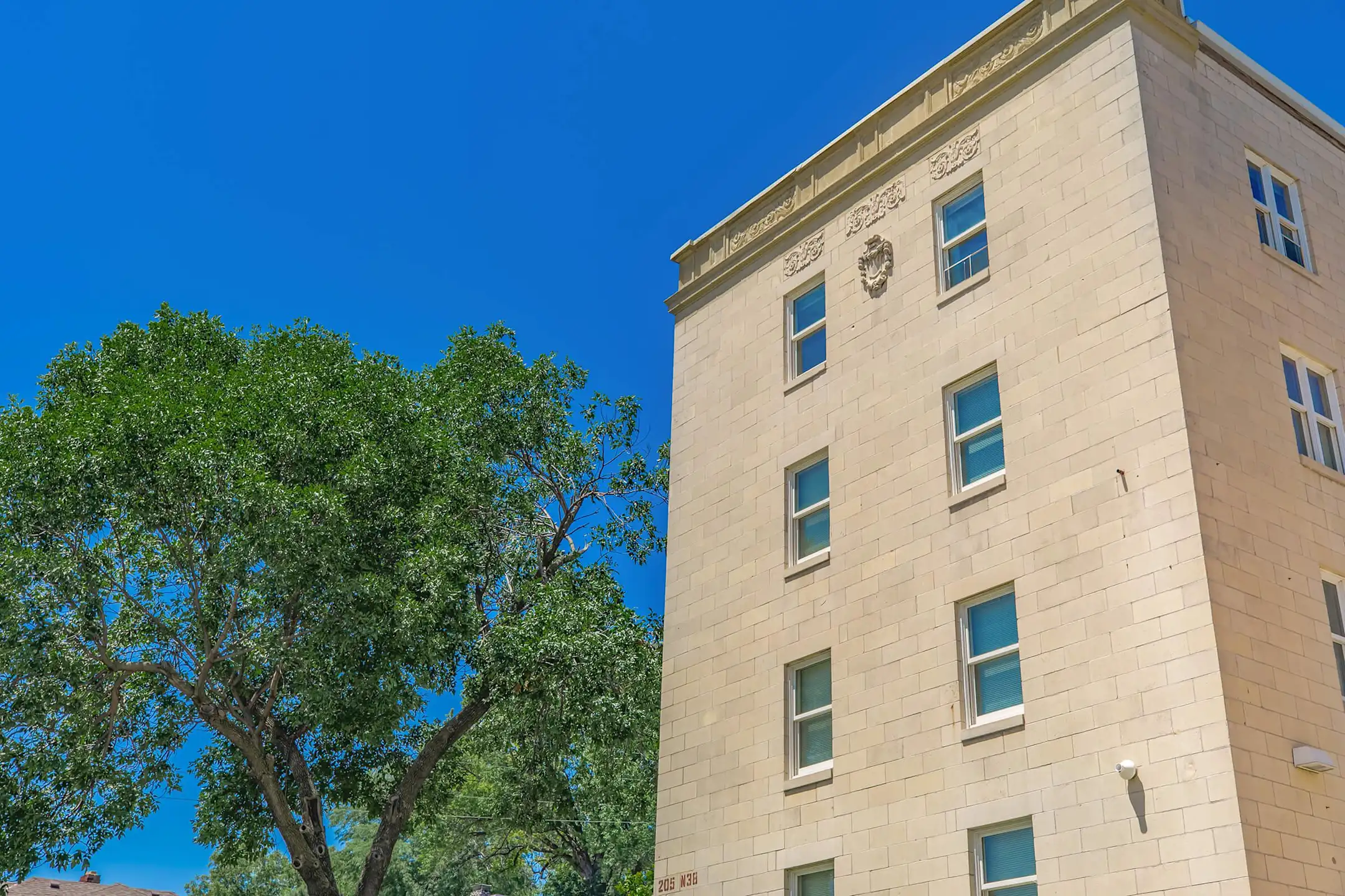 Building - The Austin at Midtown - Omaha, NE
