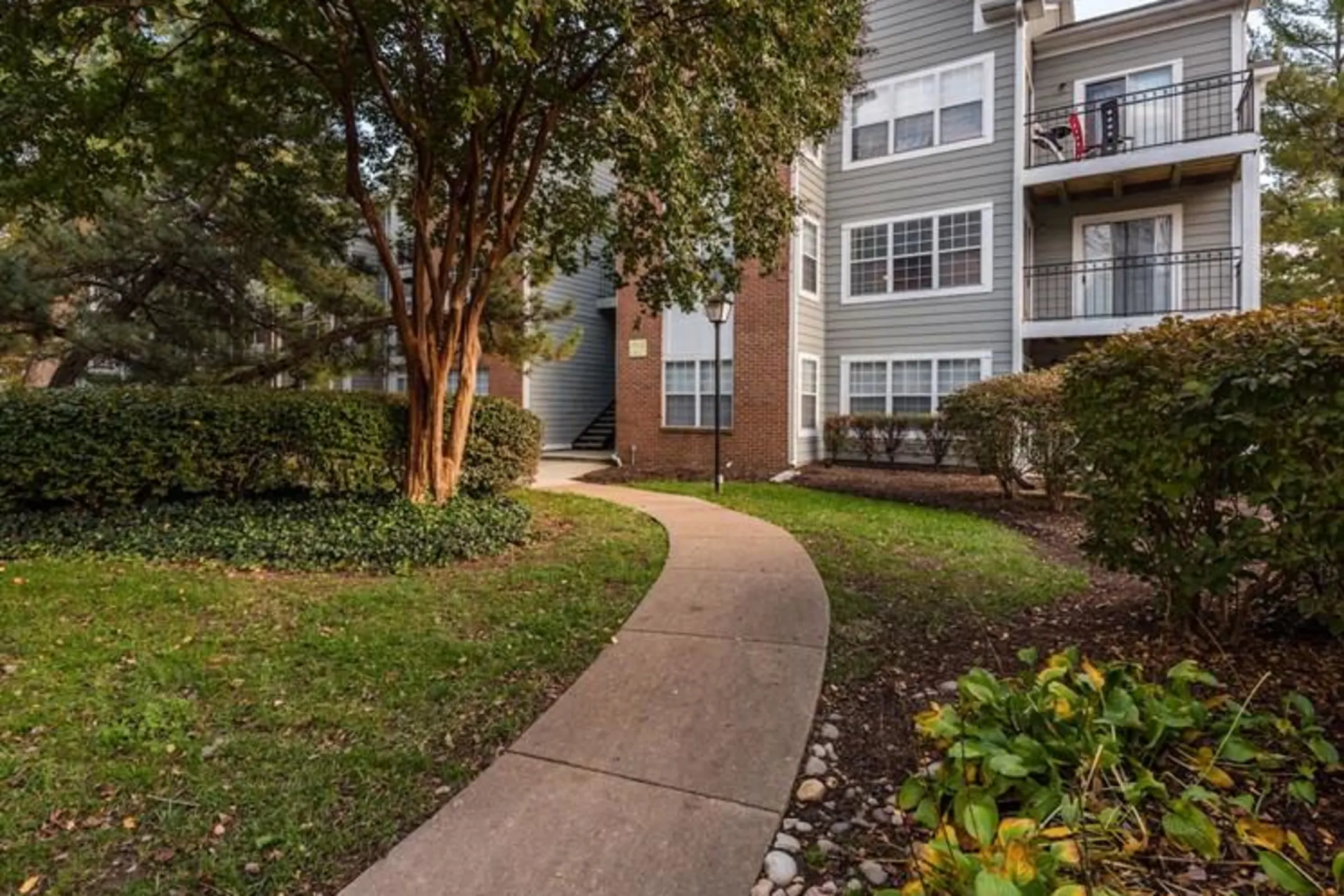 Building - Henley at Kingstowne - Alexandria, VA