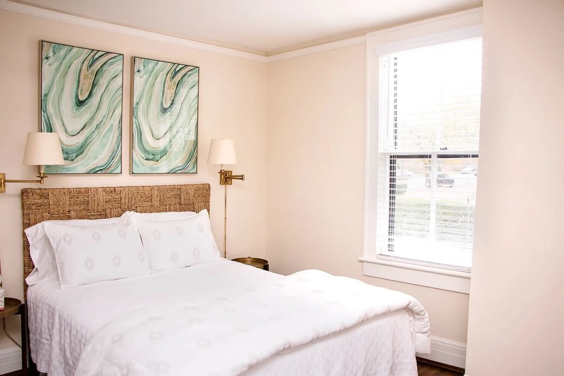 Bedroom - Stewart Langley Corporate Apartments - Lynchburg, VA