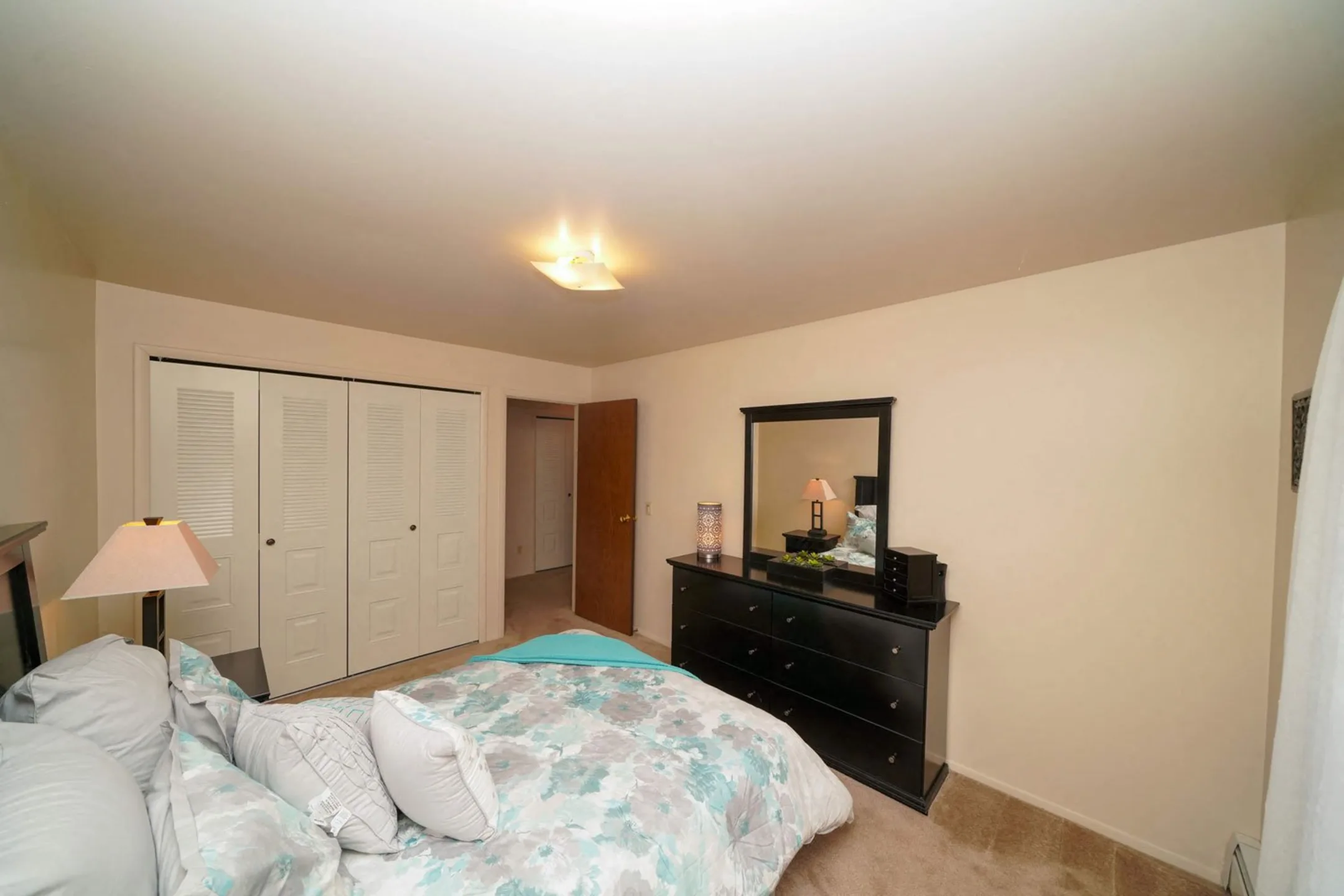 Bedroom - Fairlane Apartments - Springfield, MI