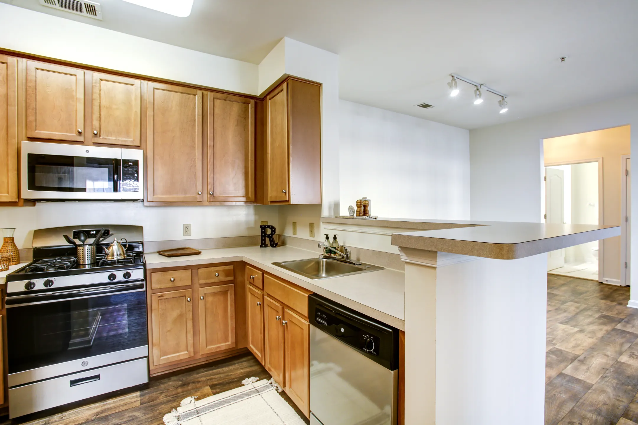 Kitchen - Riverside Station Apartments - Woodbridge, VA