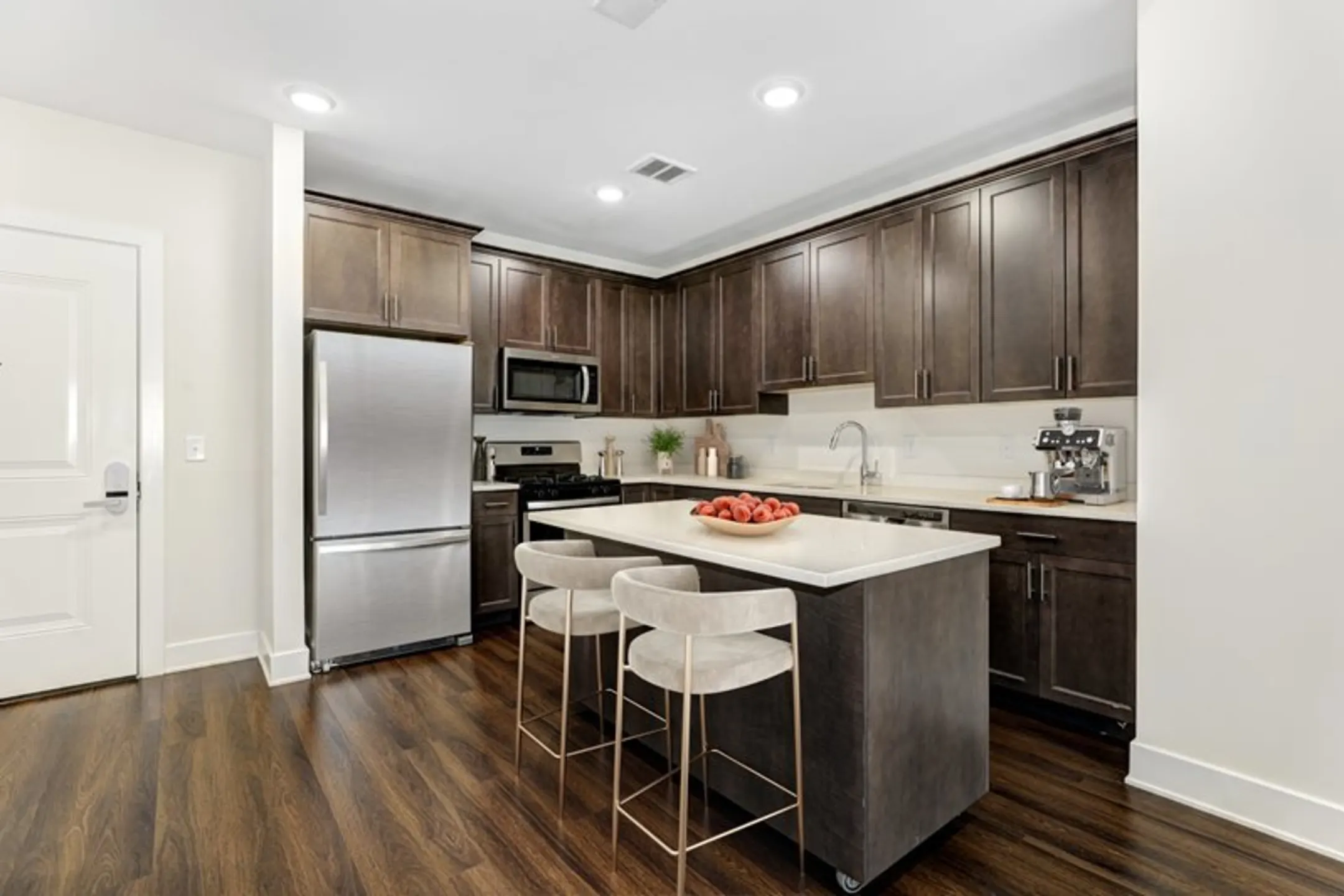 Washington Promenade 546 Washington Ave Dumont, NJ Apartments for