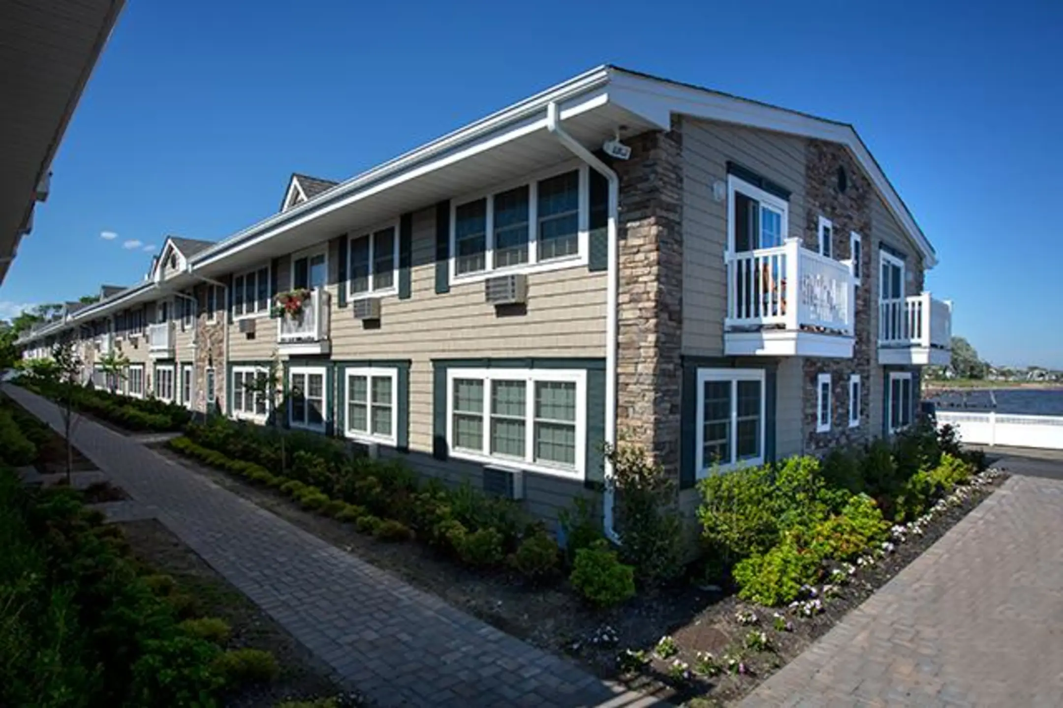 Fairfield Waterside At Sayville Apartments Sayville, NY 11782