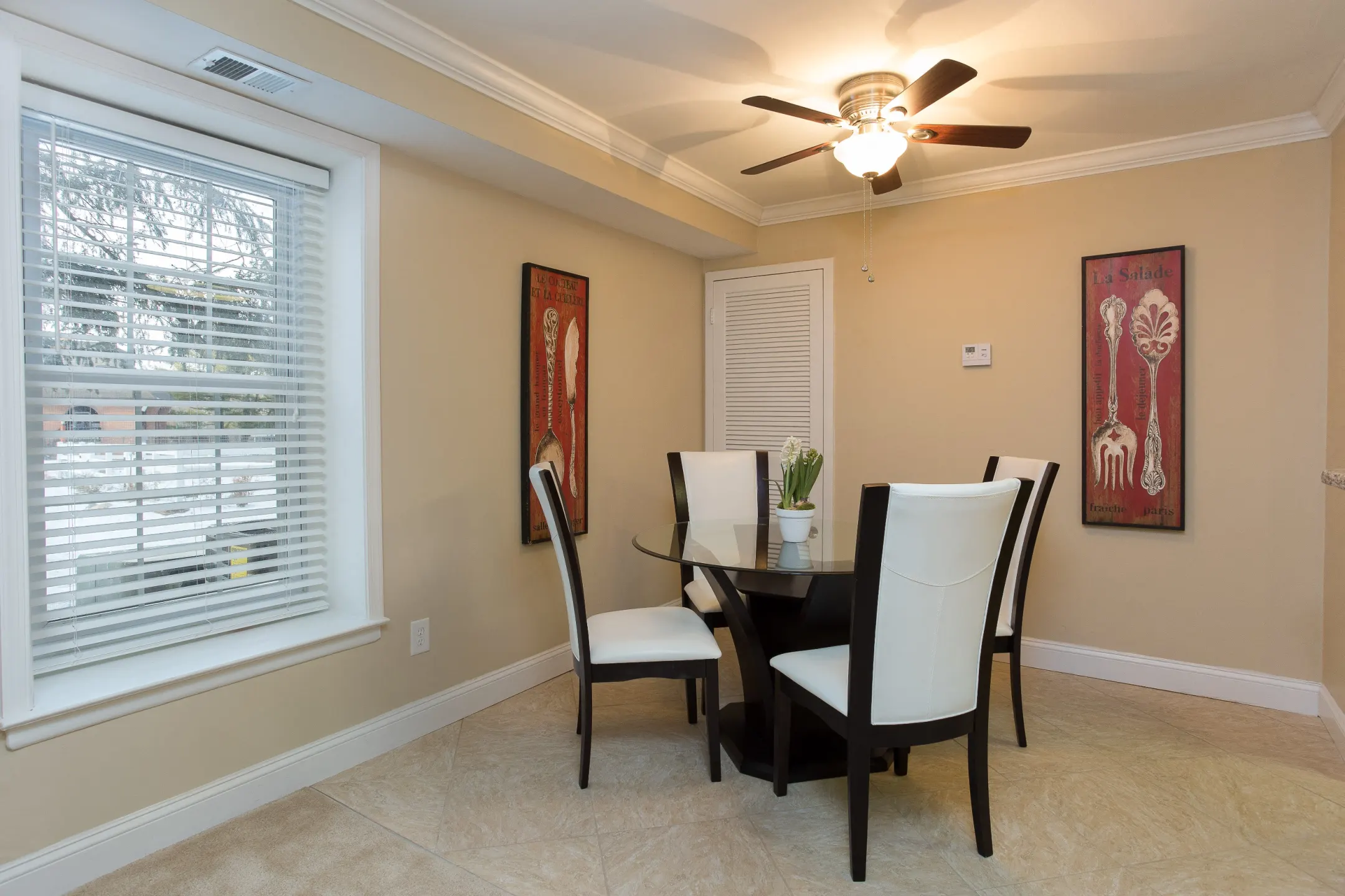 Dining Room - Meadowbrook Apartments - Huntingdon Valley, PA