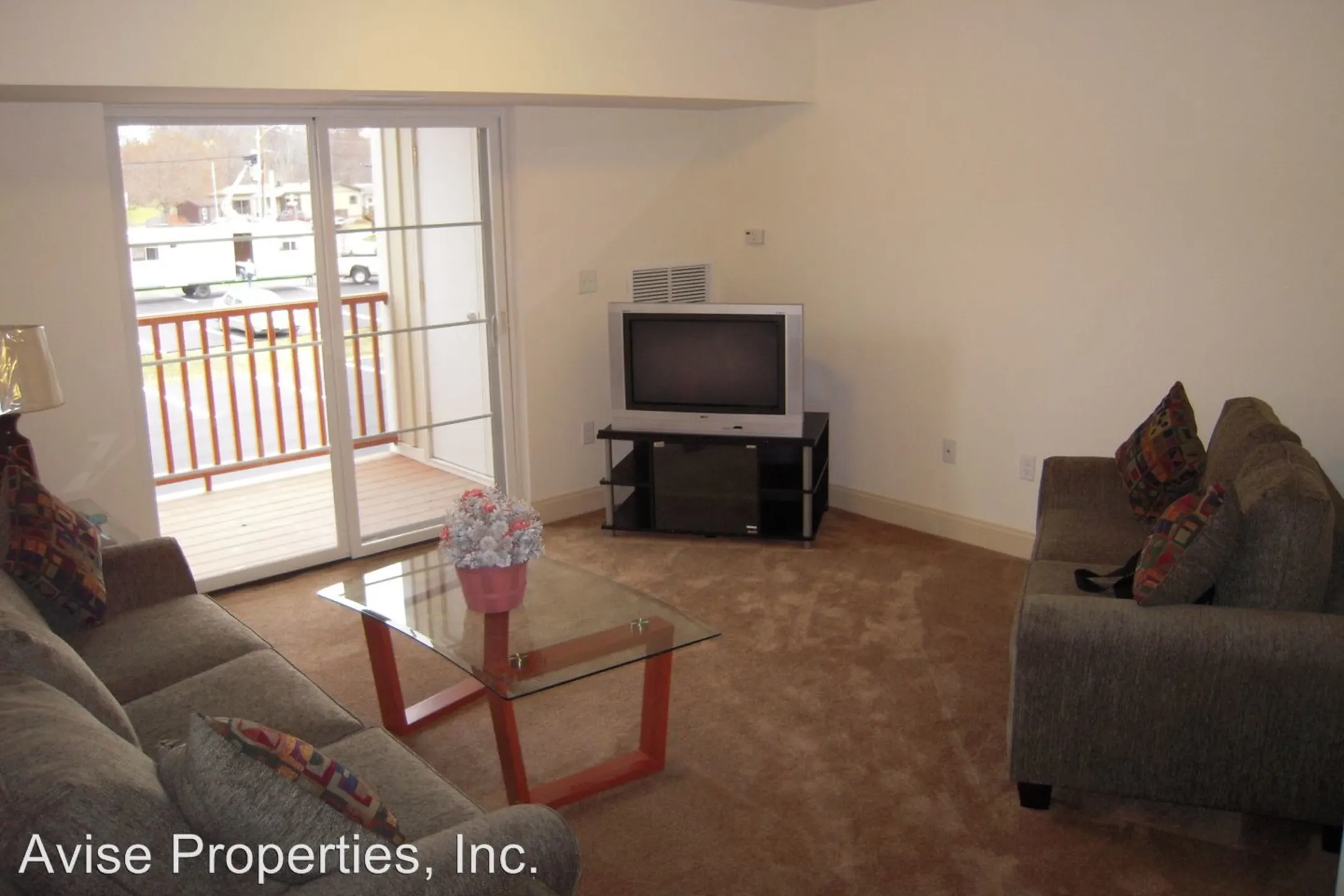 Living Room - Stonybrook Apartments - Epping, NH