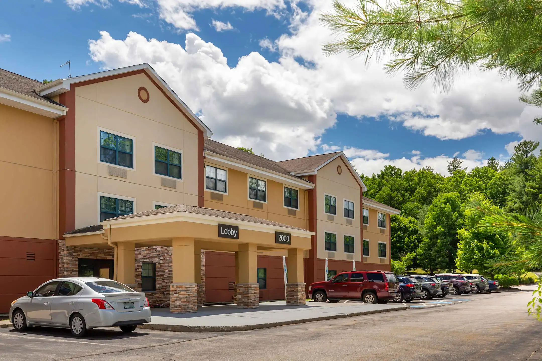 Furnished Studio Nashua Manchester Apartments Nashua, NH 03063