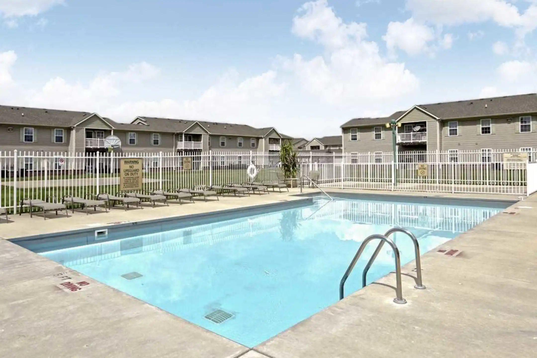 Pool - The Preserve At Fir Road - Mishawaka, IN