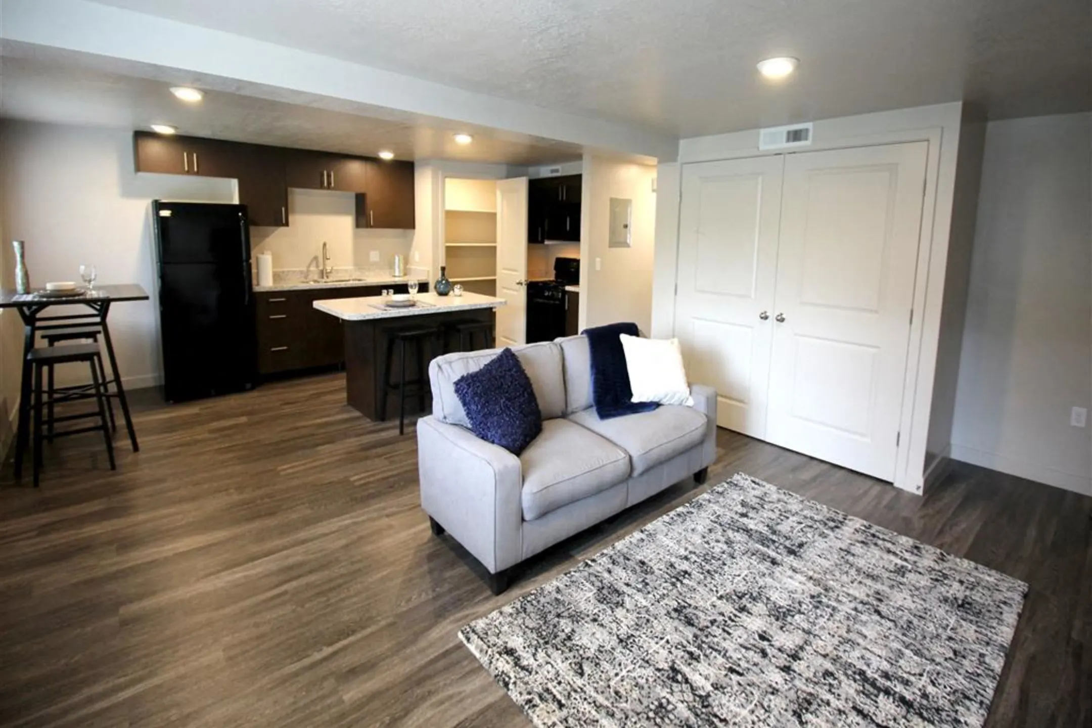 Living Room - Greenhill at Riverdale Apartments - Ogden, UT