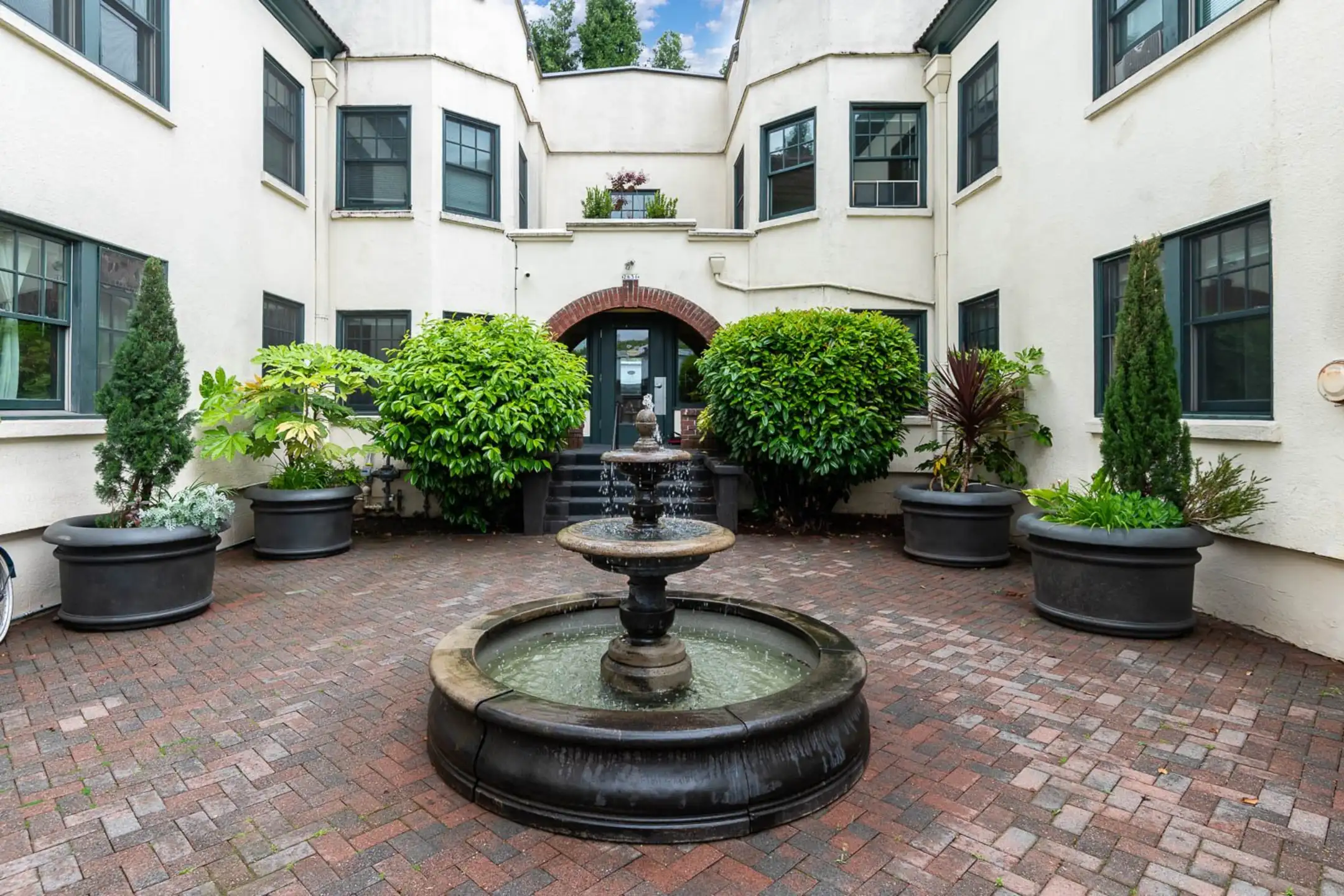 Building - Mississippi Court - Portland, OR