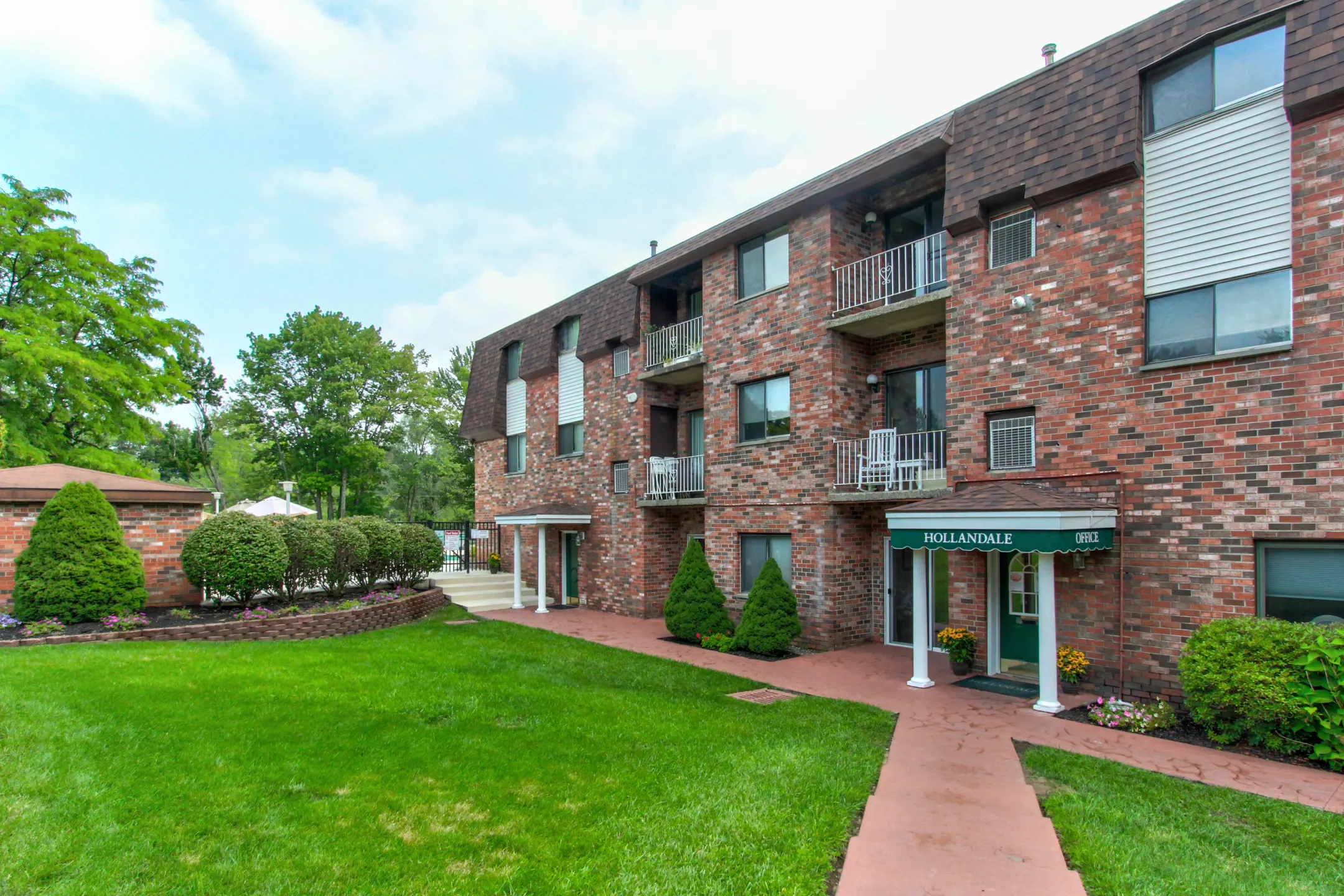 Hollandale Apartments - 2 Hollandale Ln | Clifton Park, NY Apartments ...