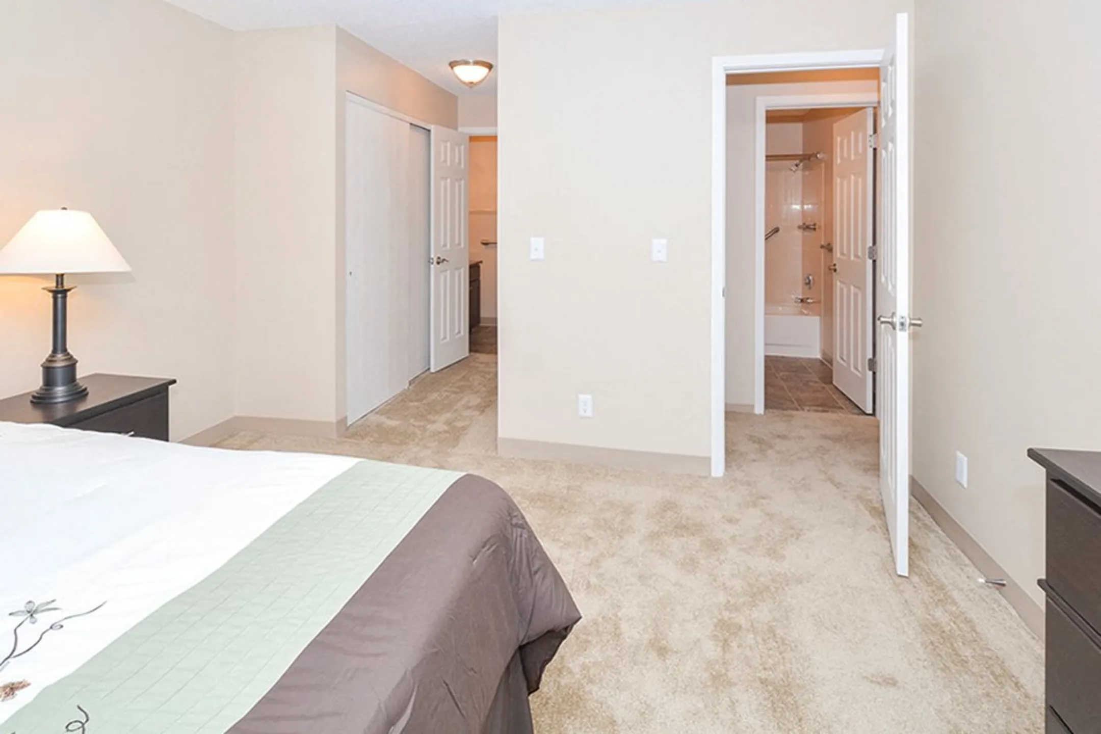 Royal Oaks Apartments Apartments Eagan, MN 55122