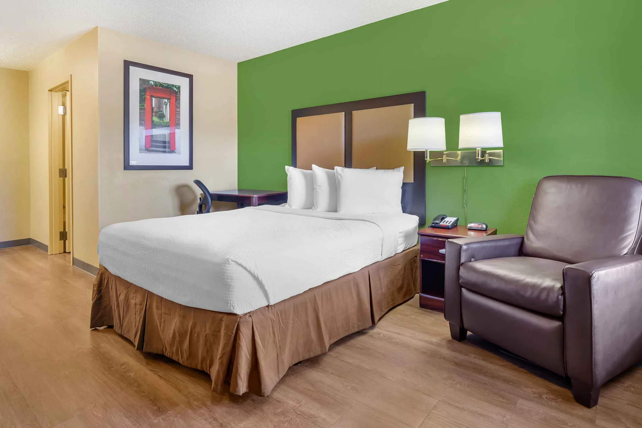 Bedroom - Furnished Studio - Roanoke - Airport - Roanoke, VA