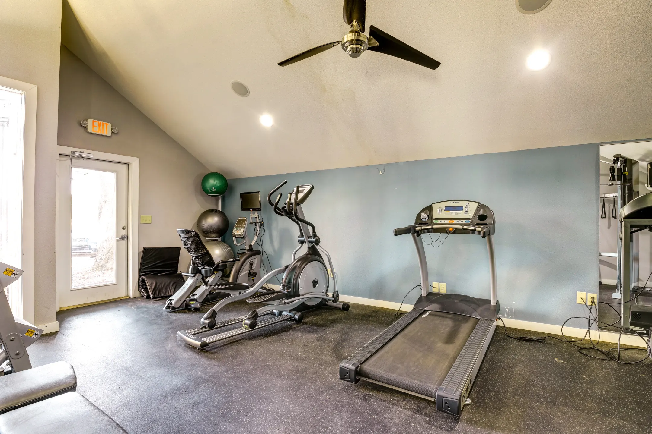 Fitness Weight Room - Crossings at Minshall Park - Tulsa, OK