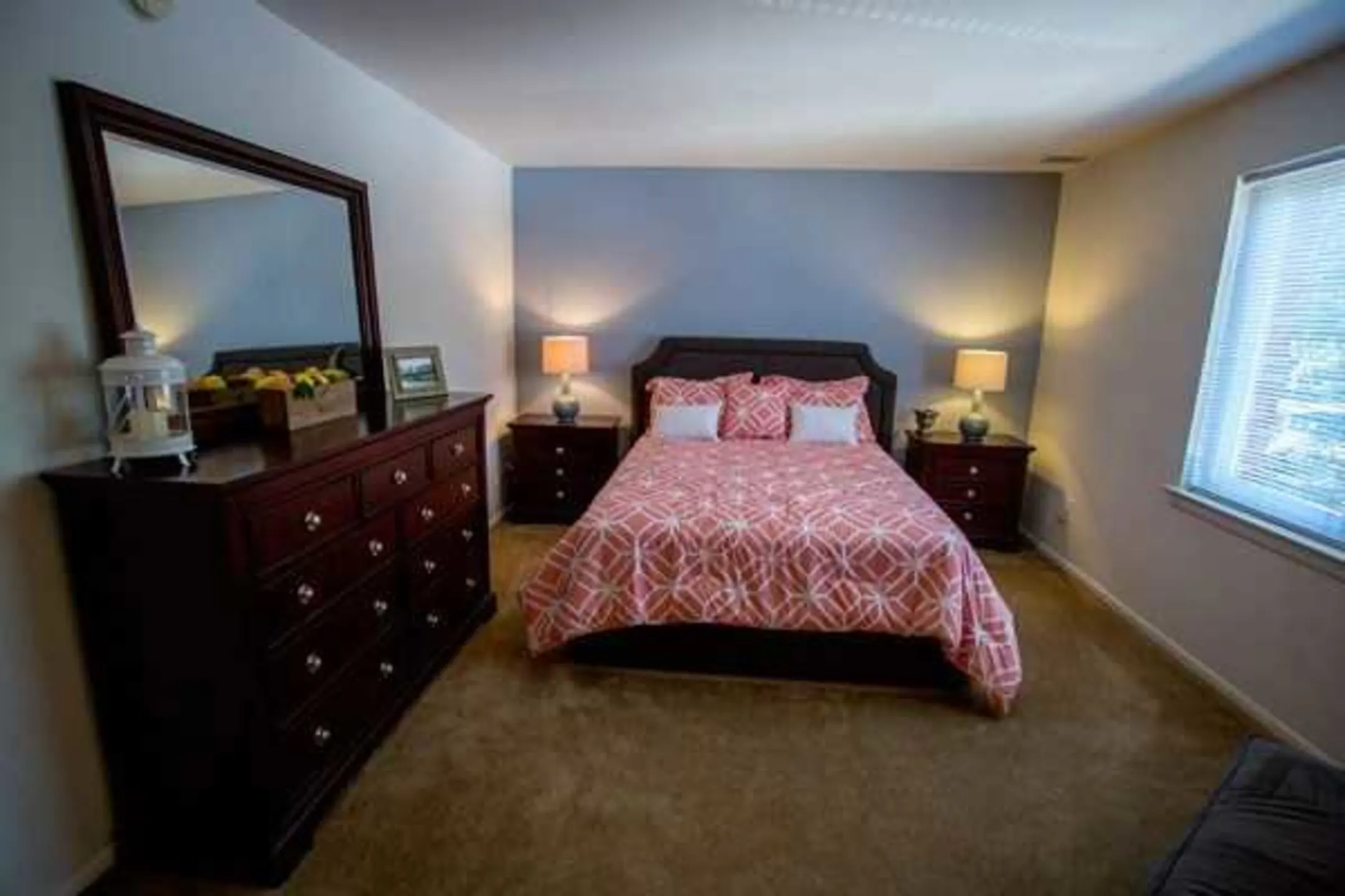 Bedroom - Salem Harbour Riverfront Resort - Bensalem, PA
